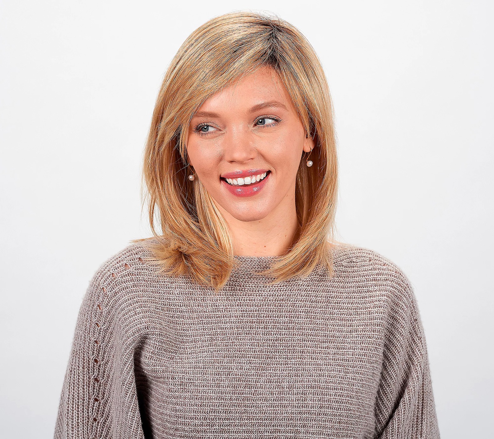 Hairdo Romantic Layers Styled Wig - Light Beige Blonde a673901