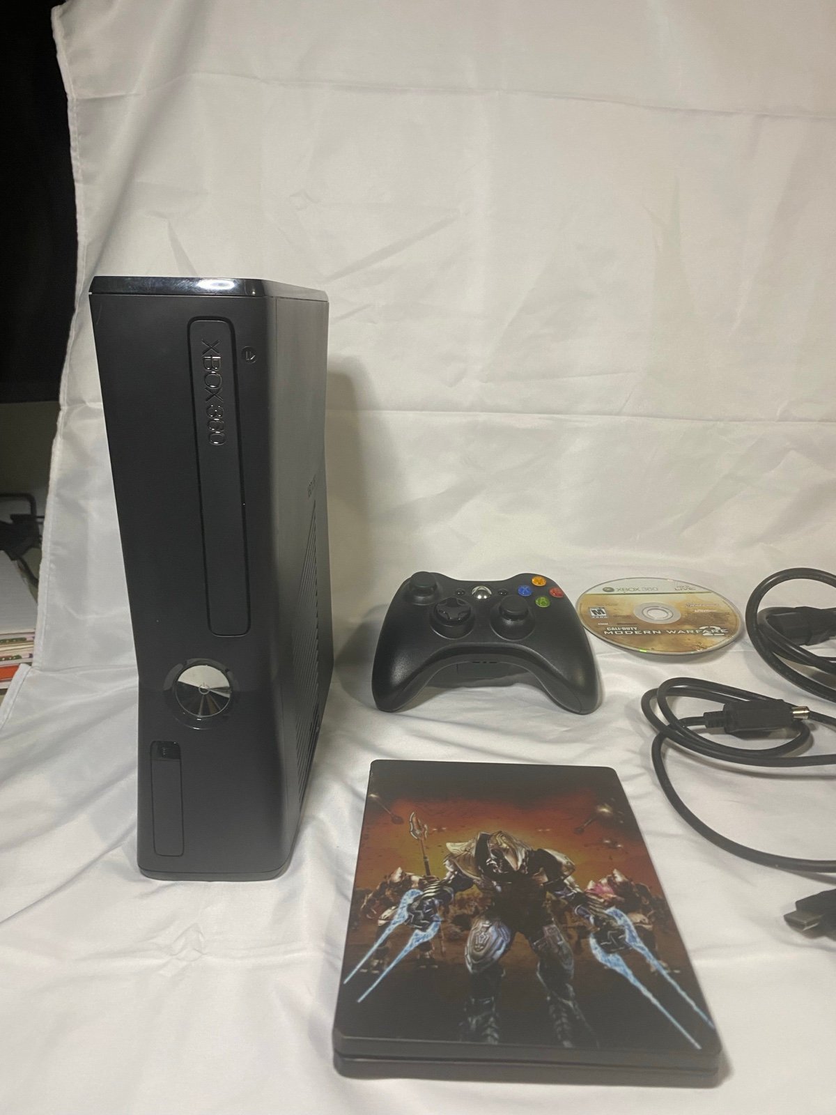 Microsoft Xbox 360 - 1 Controller, 2 Games and All Required Wires!