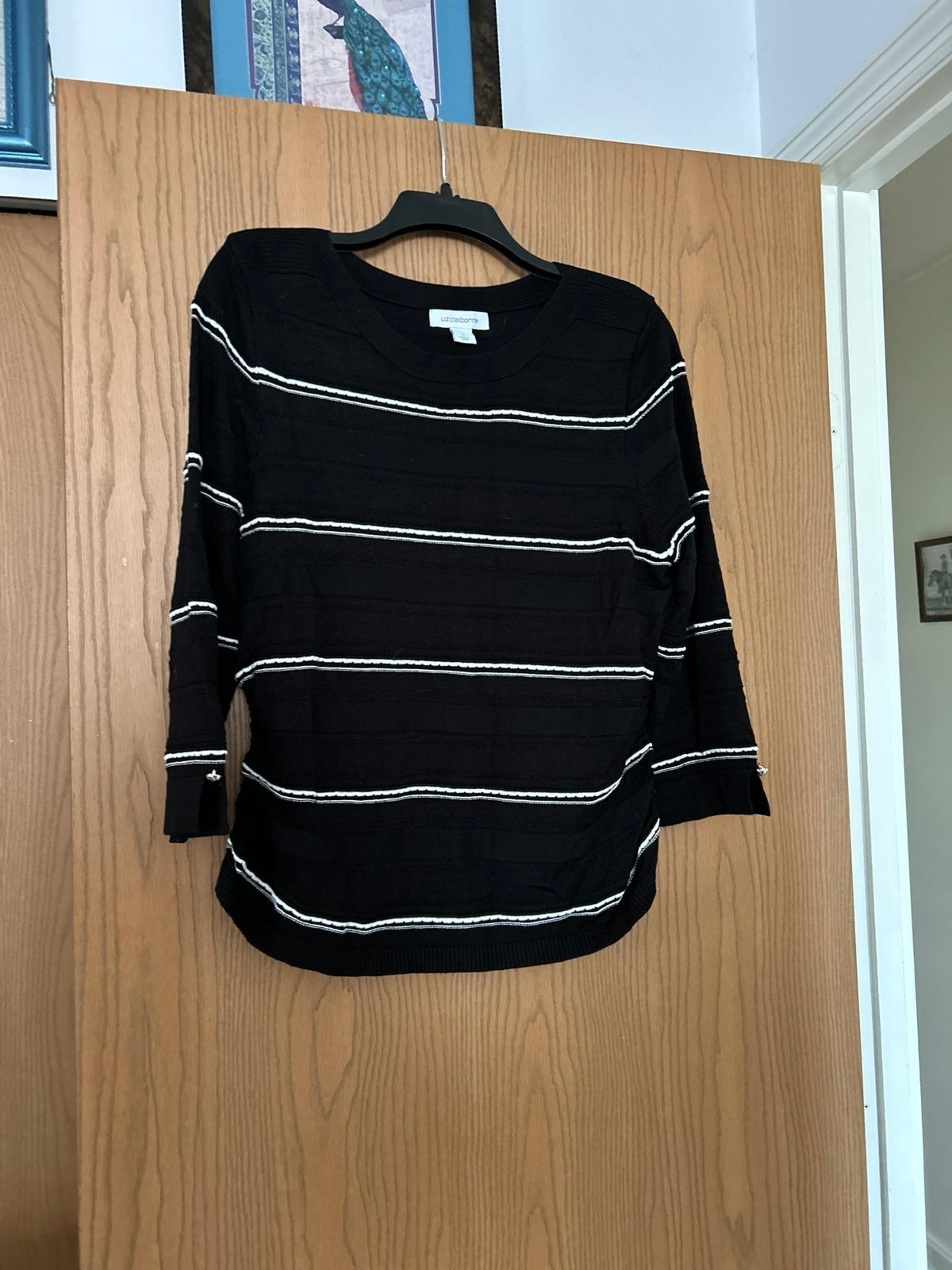 Liz Claiborne sweater size L