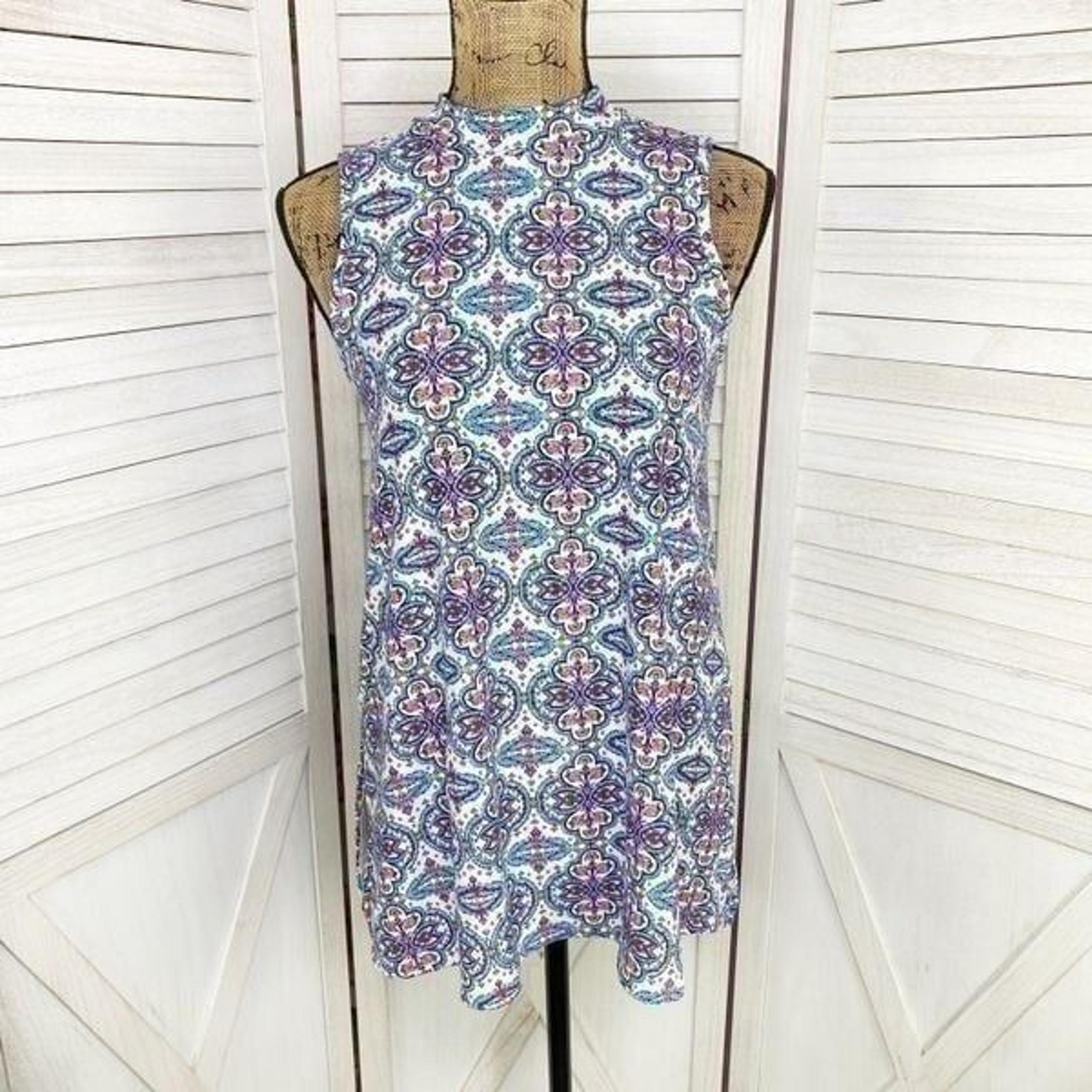 Sweet Tea’s by Pink Rose Mandala Mock Neck Sleeveless Top White Blue Small