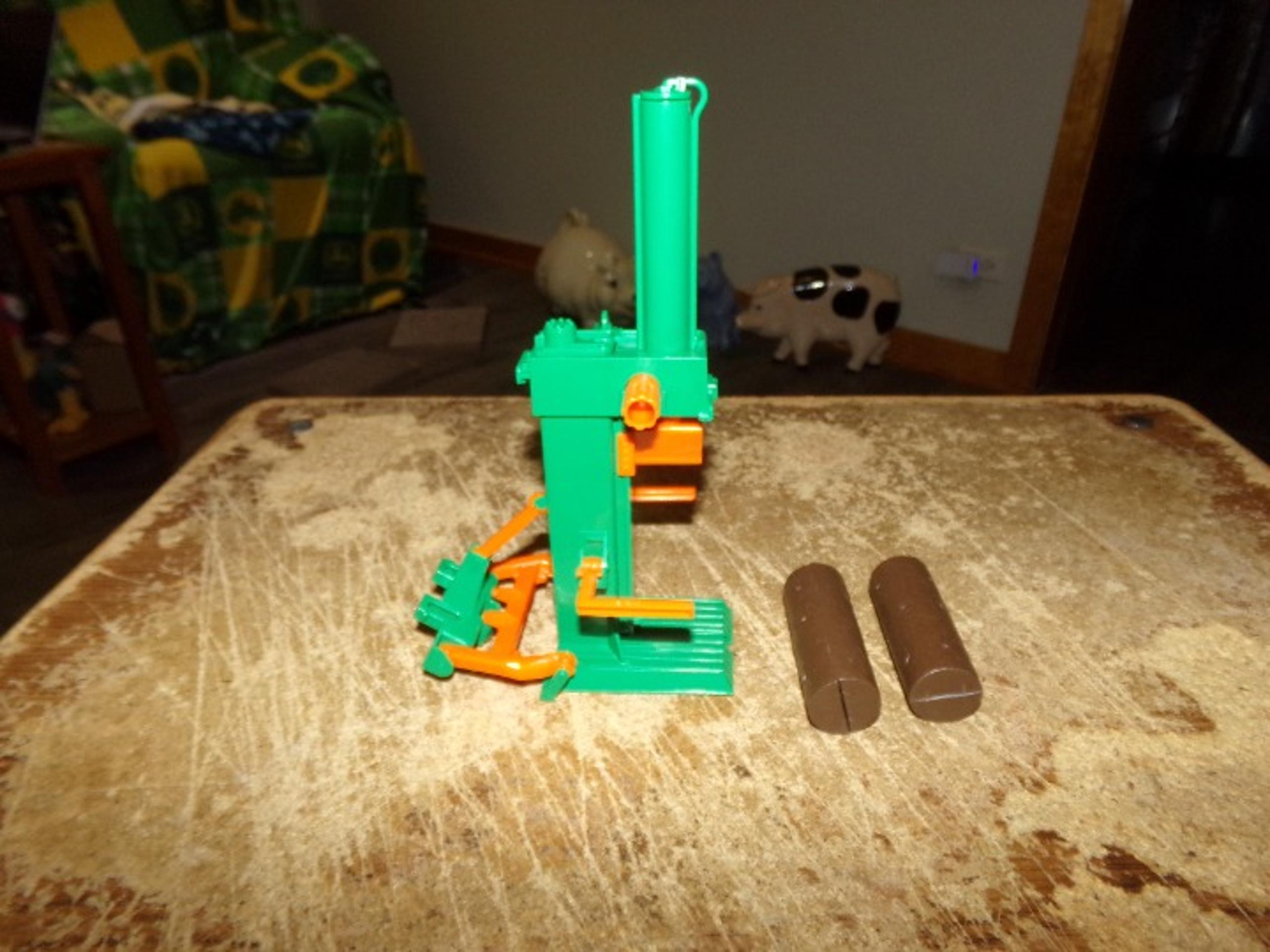 1/16 vintage bruder plastic log splitter + logs in nice shape used