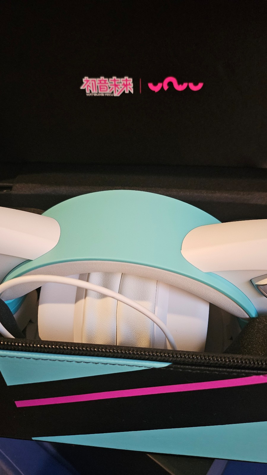 Hatsune miku headphones yowu