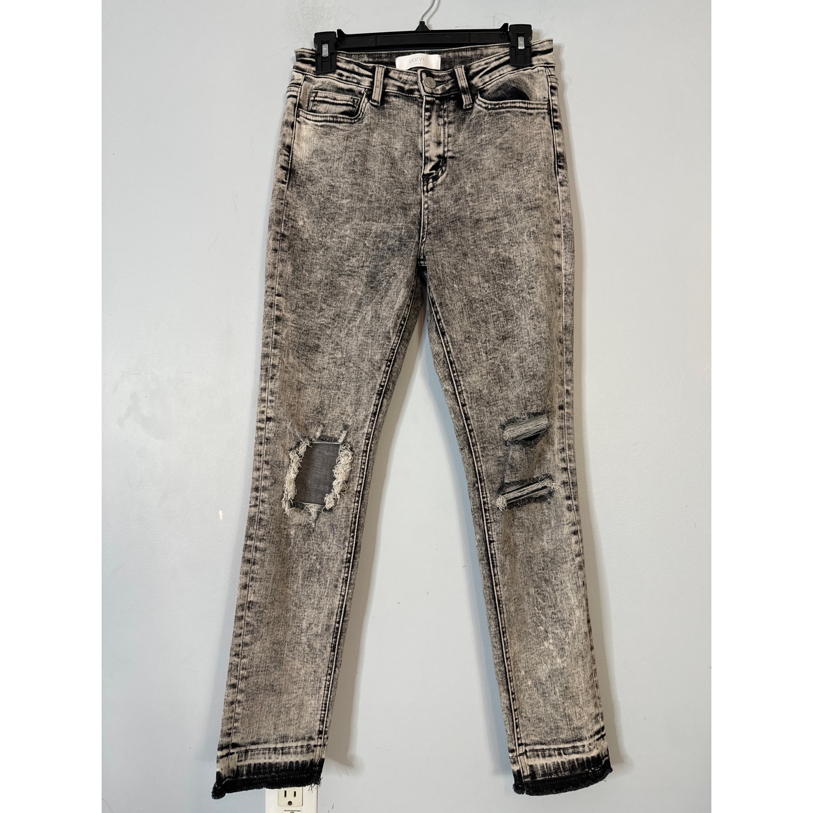 Vervet Women’s Denim Distressed Skinny Jeans Raw Hem Pockets Gray Size 27 NWT