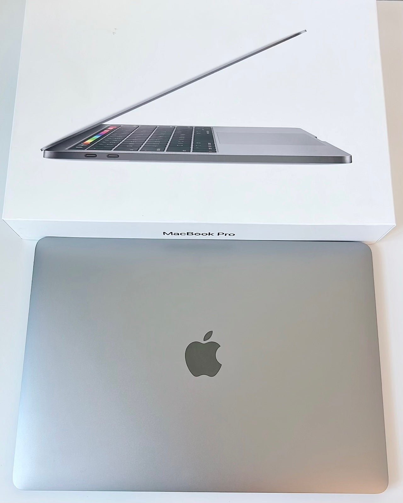 MacBook Pro 2018 13 inch 250GB Touch Bar with Box & Charger