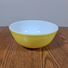 Vintage Pyrex 404 Yellow Primary Mixing Bowl 4 Quart Great Condition