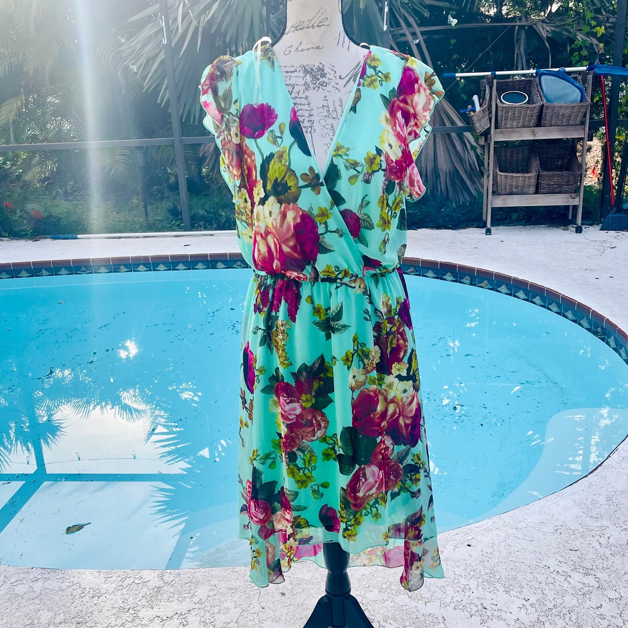 Romeo & Juliet Couture Mint Green Floral Hi Low Dress | Size L | NWT