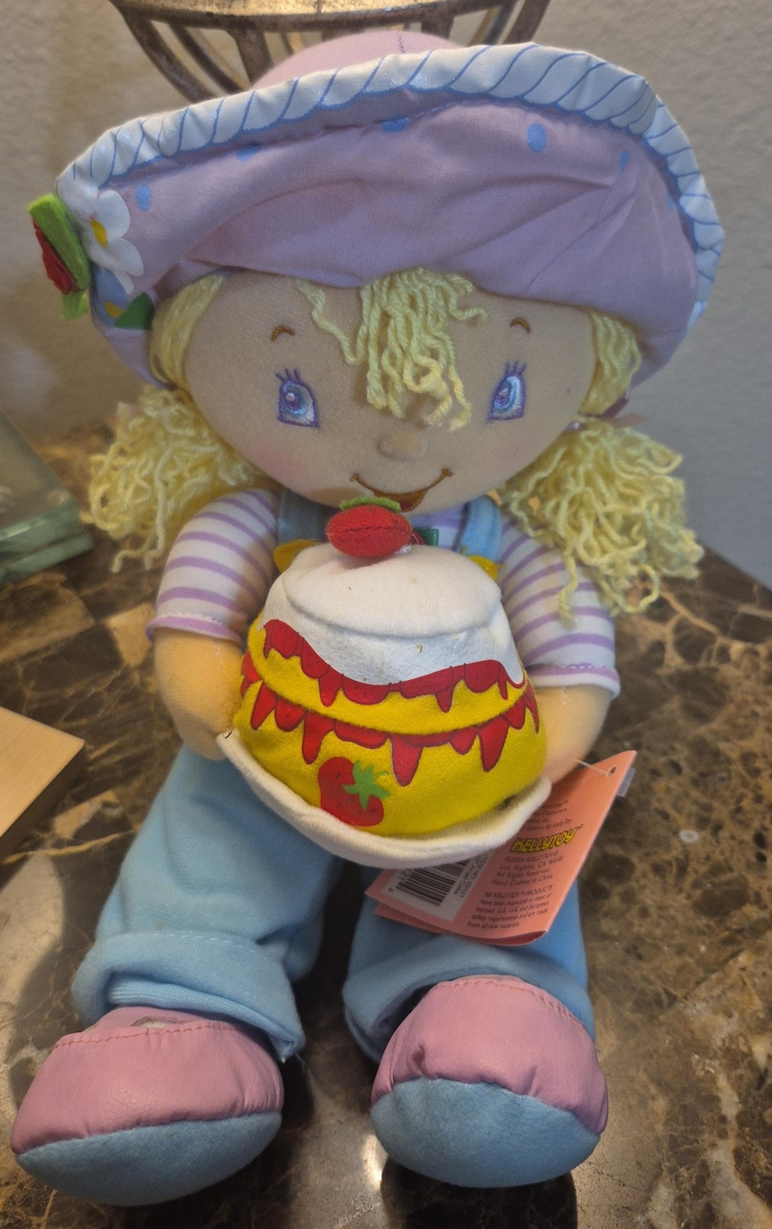 Strawberry Shortcake Bday vintage doll...