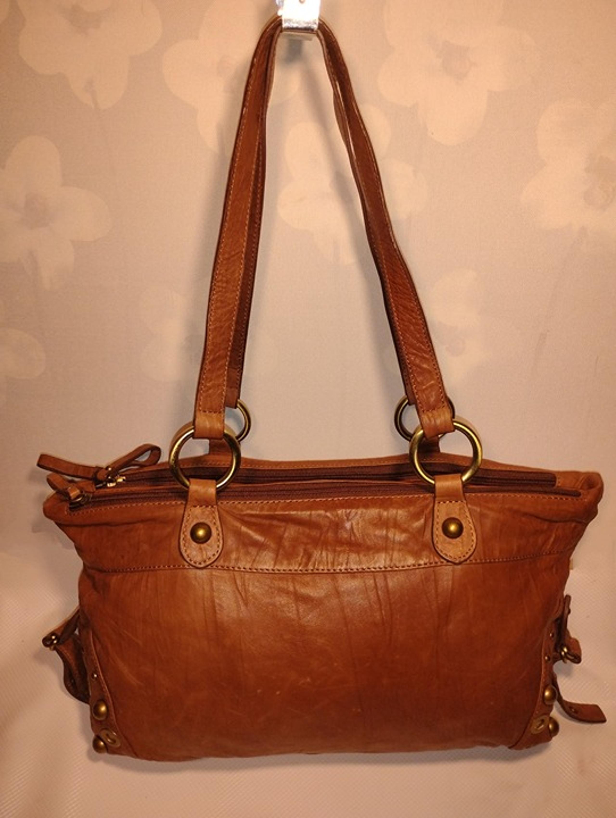 CLARKS RUSTIC GORGEOUS LEATHER STRAPPED SIDES SHOULDER BAG