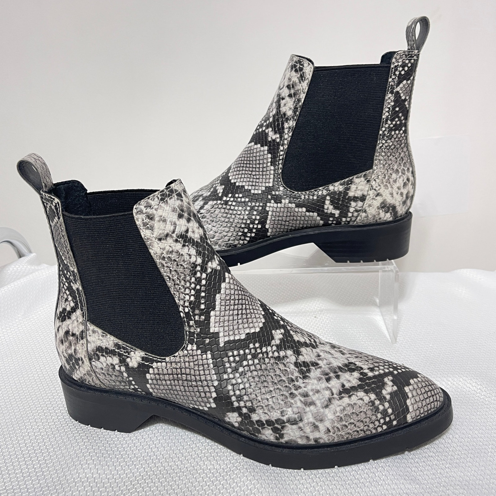 Treasure & Bond Booties Womens 8.5 Black Gray Snakeskin Point Toe Pull On Boots