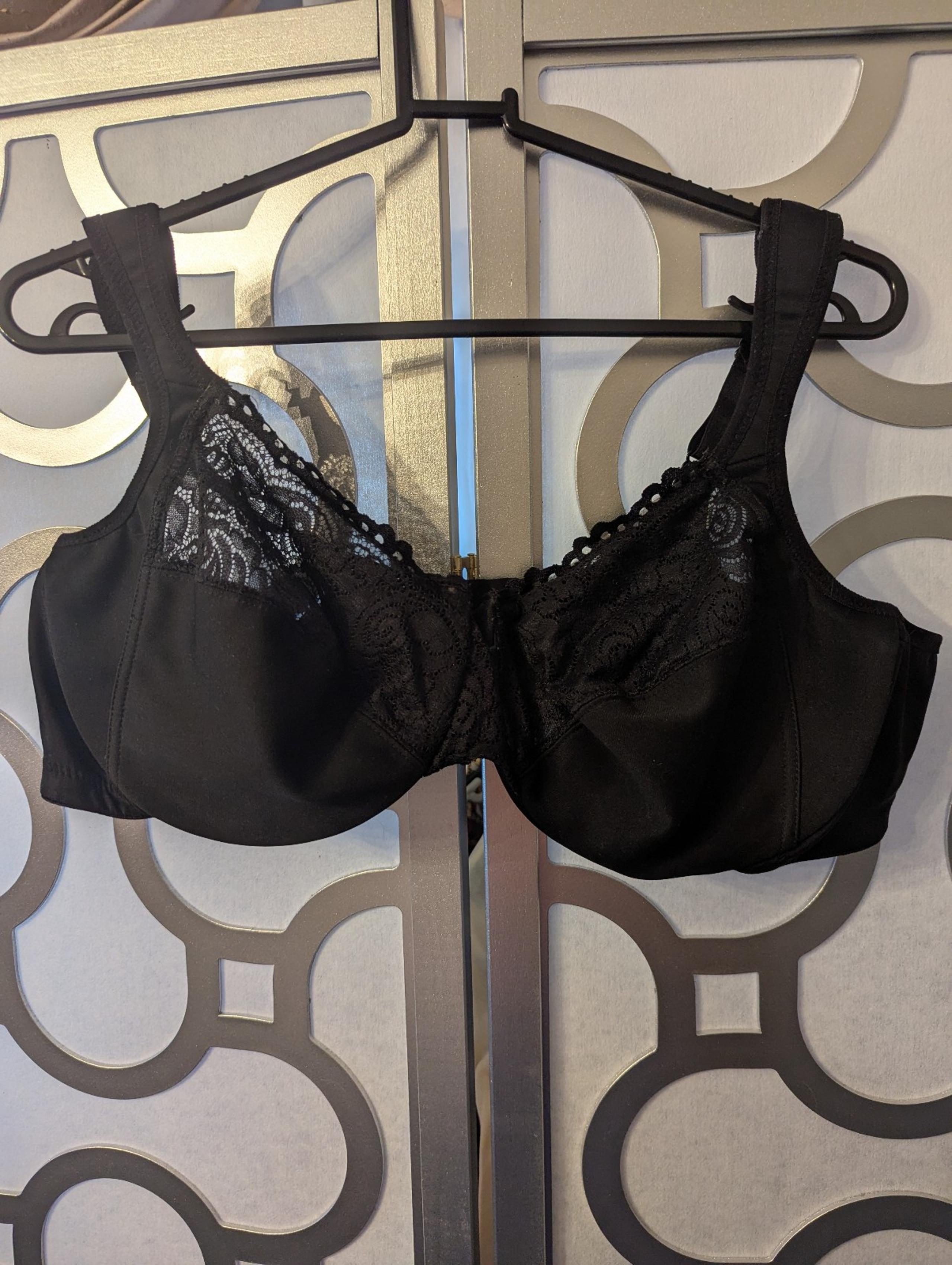 Glamorise 46b underwire black bra with lace in perfect condition. #121b