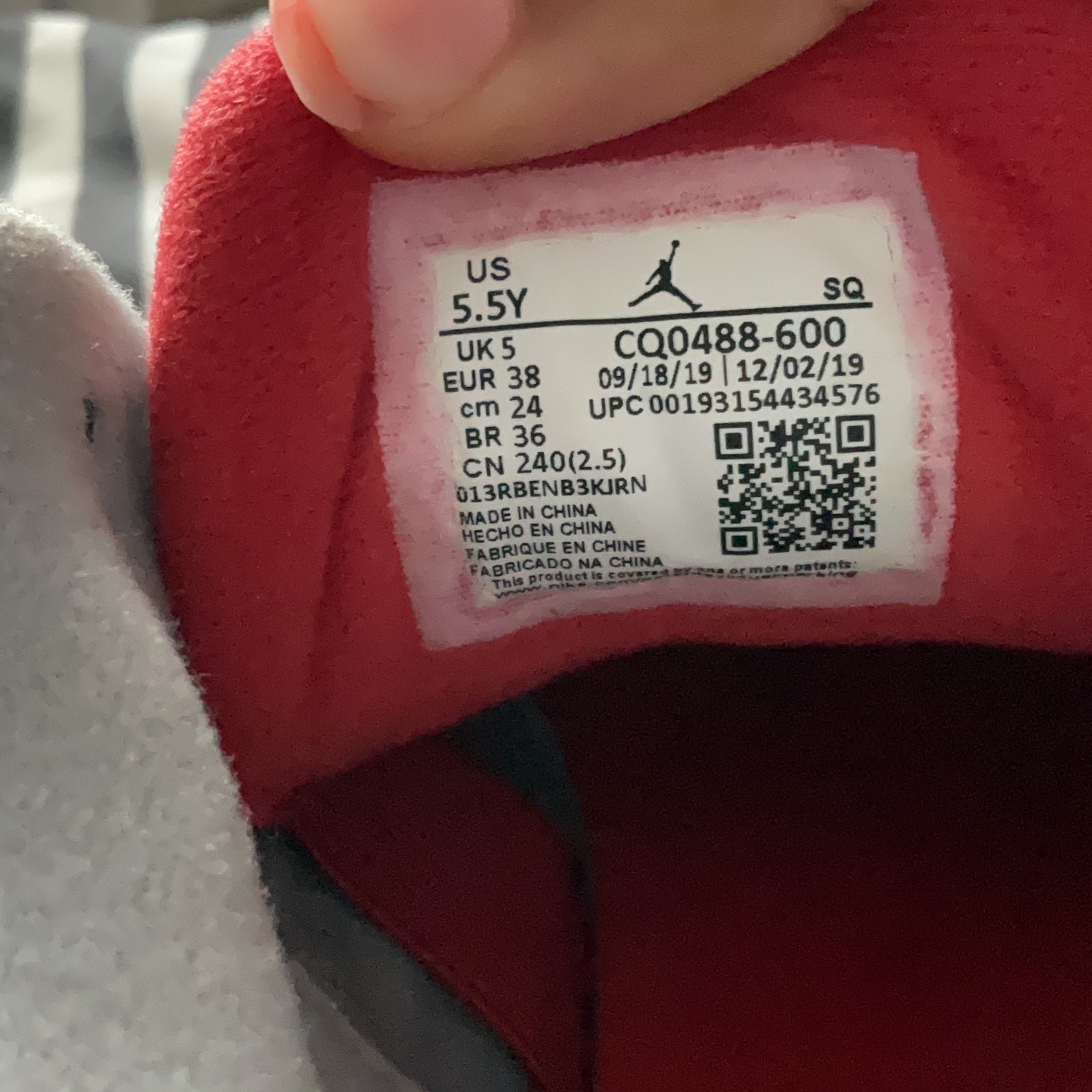 Jordan 3 SE fire red