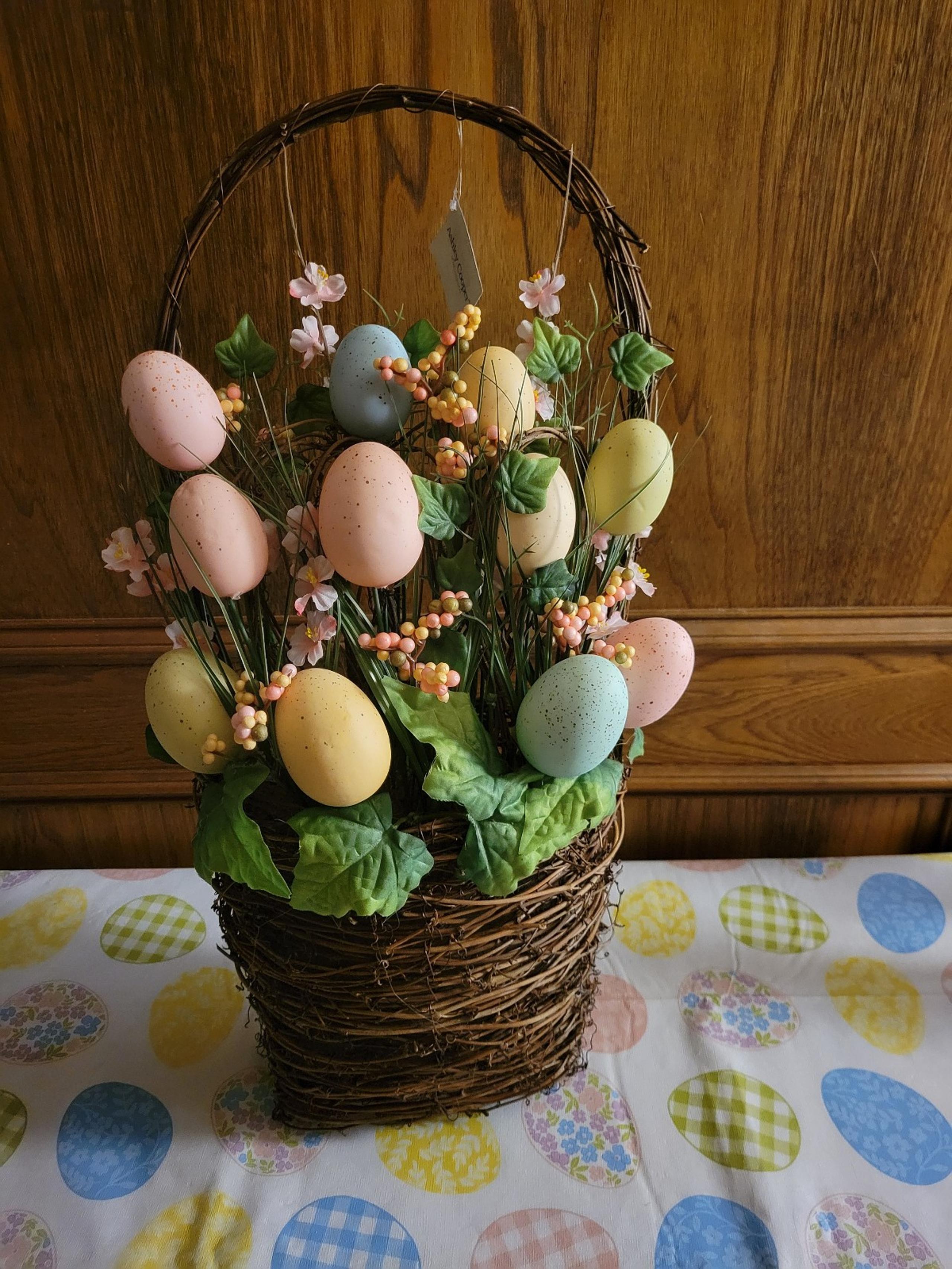 ASHLEY COOPER
EASTER Wall Basket with eggs decoration