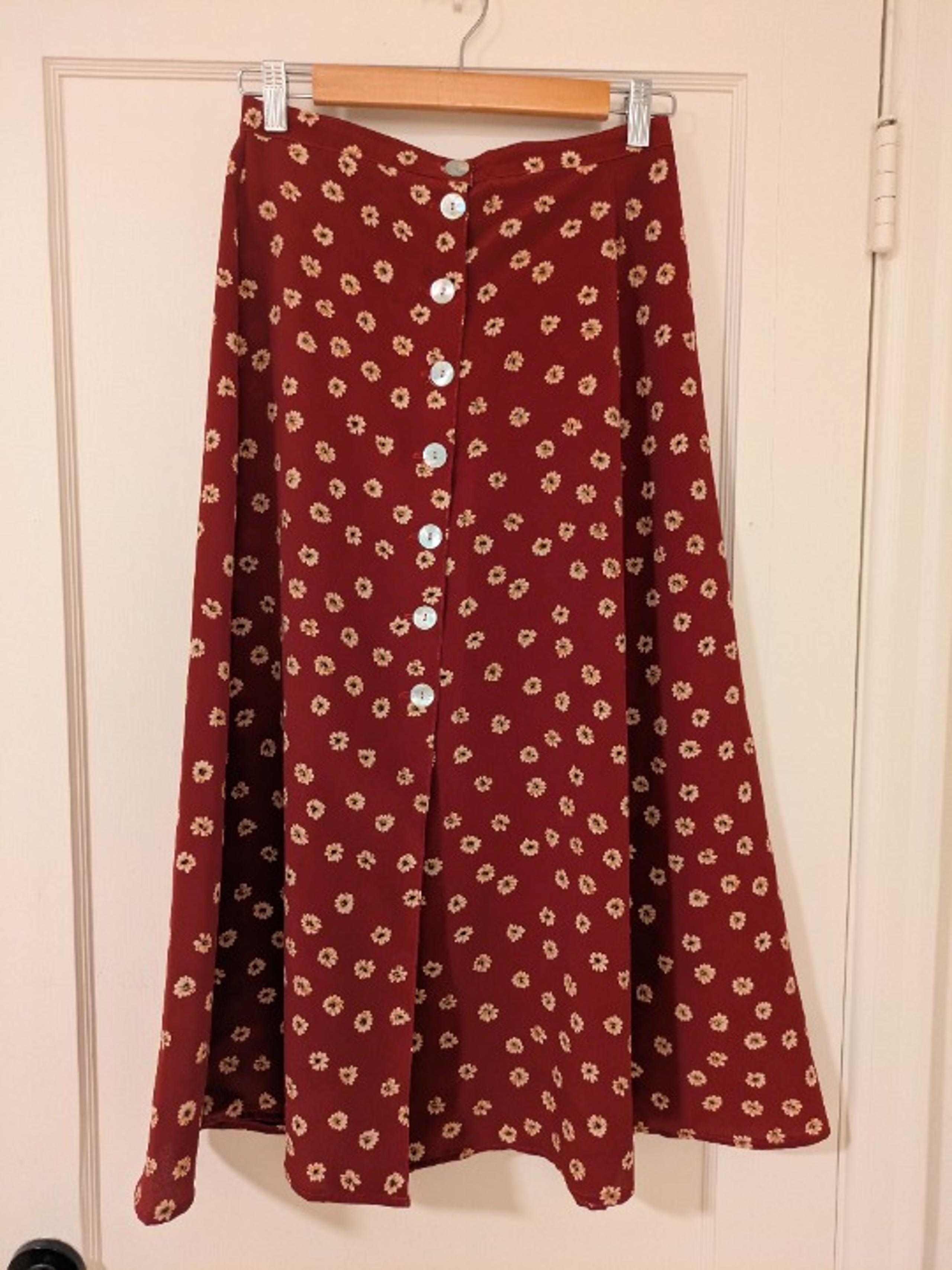 Harold's vintage 90s floral midi skirt with front buttons