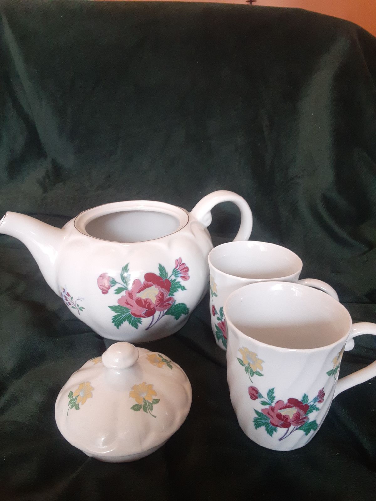 Laura Ashley Parfums Teapot 2 cups