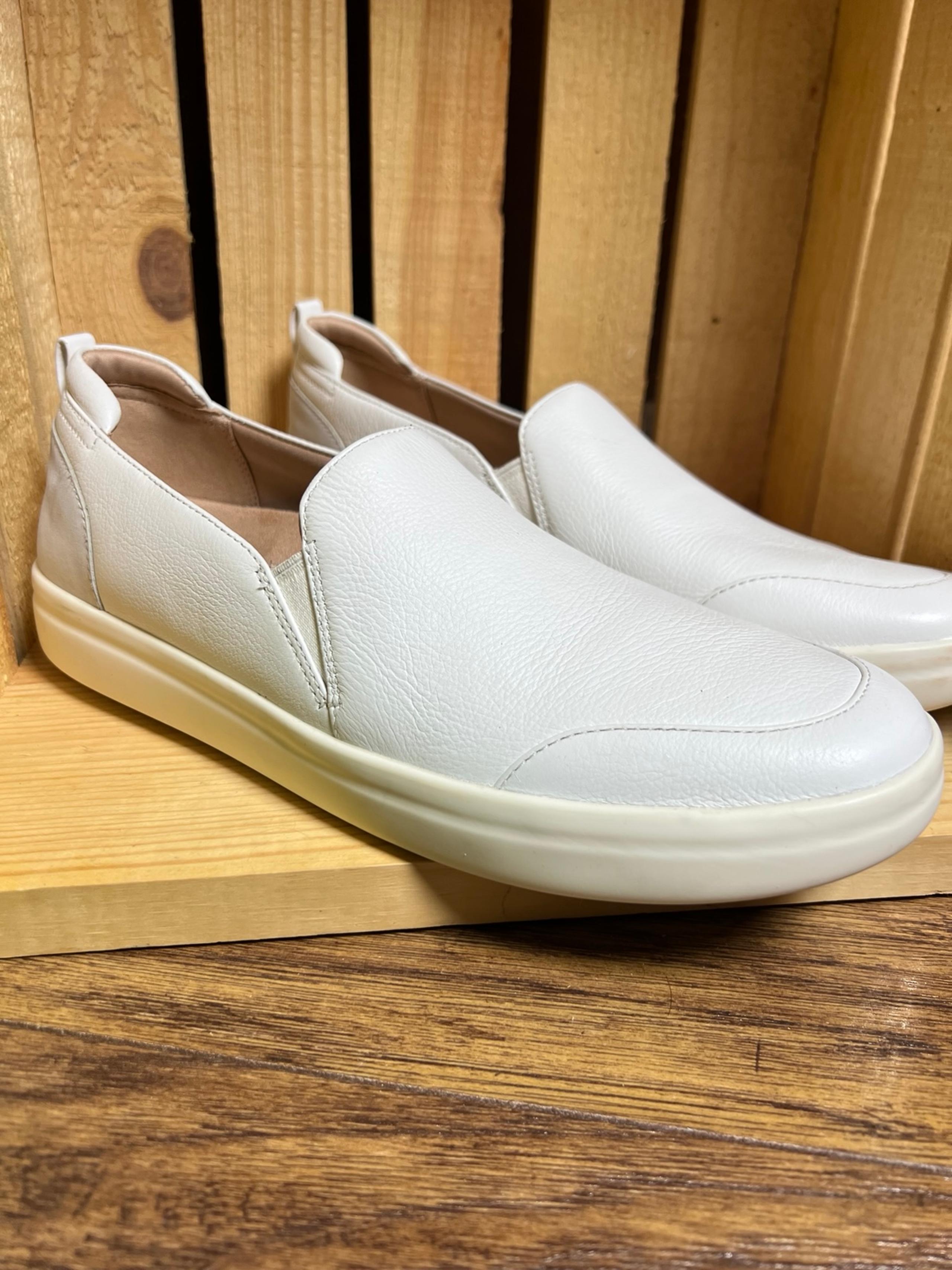 Womens Vionic Penelope Slip On Sneaker Loafer White/Gray size 8.5