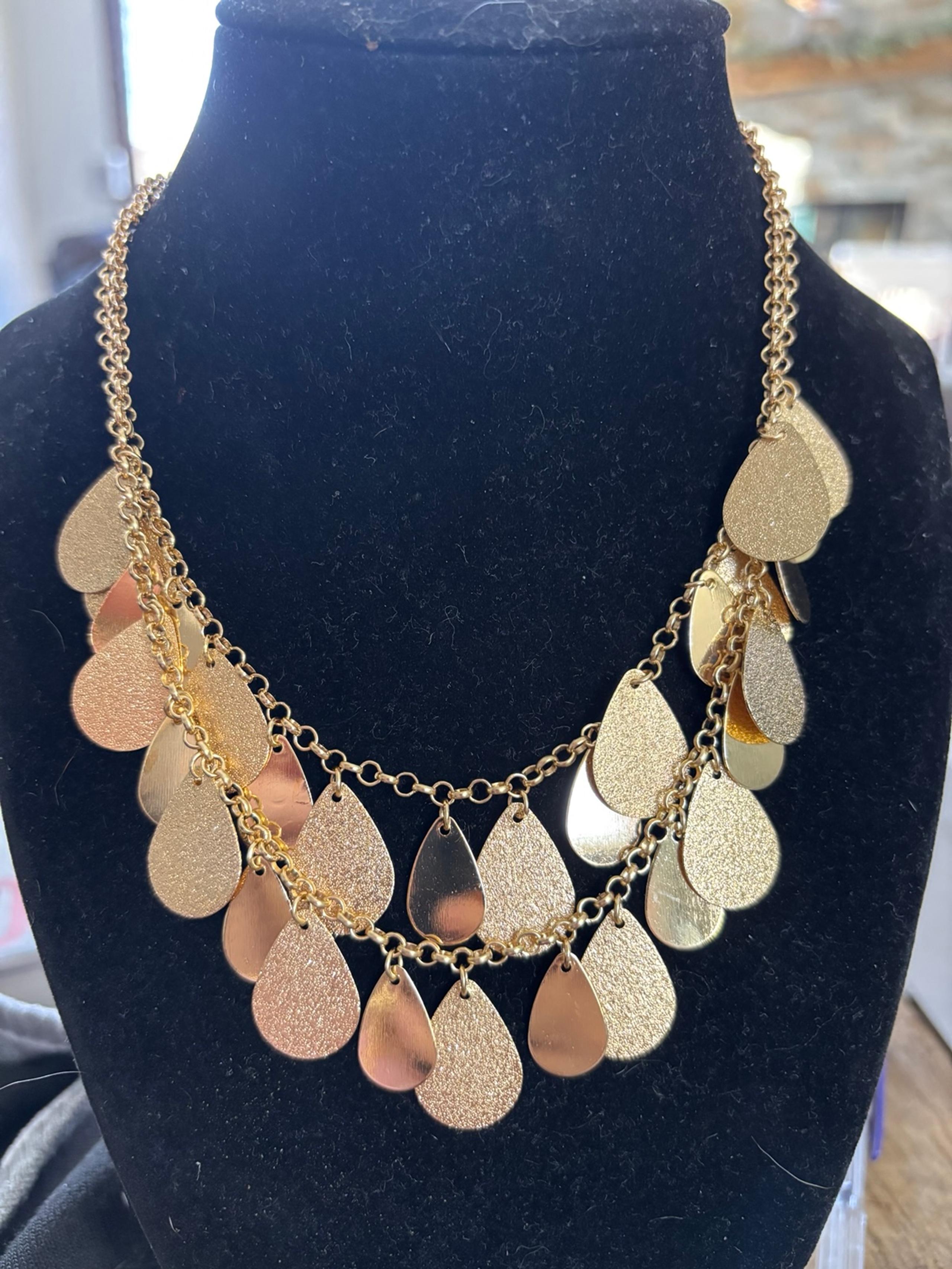 NWT APT 9 Gold 16" -18” necklace.