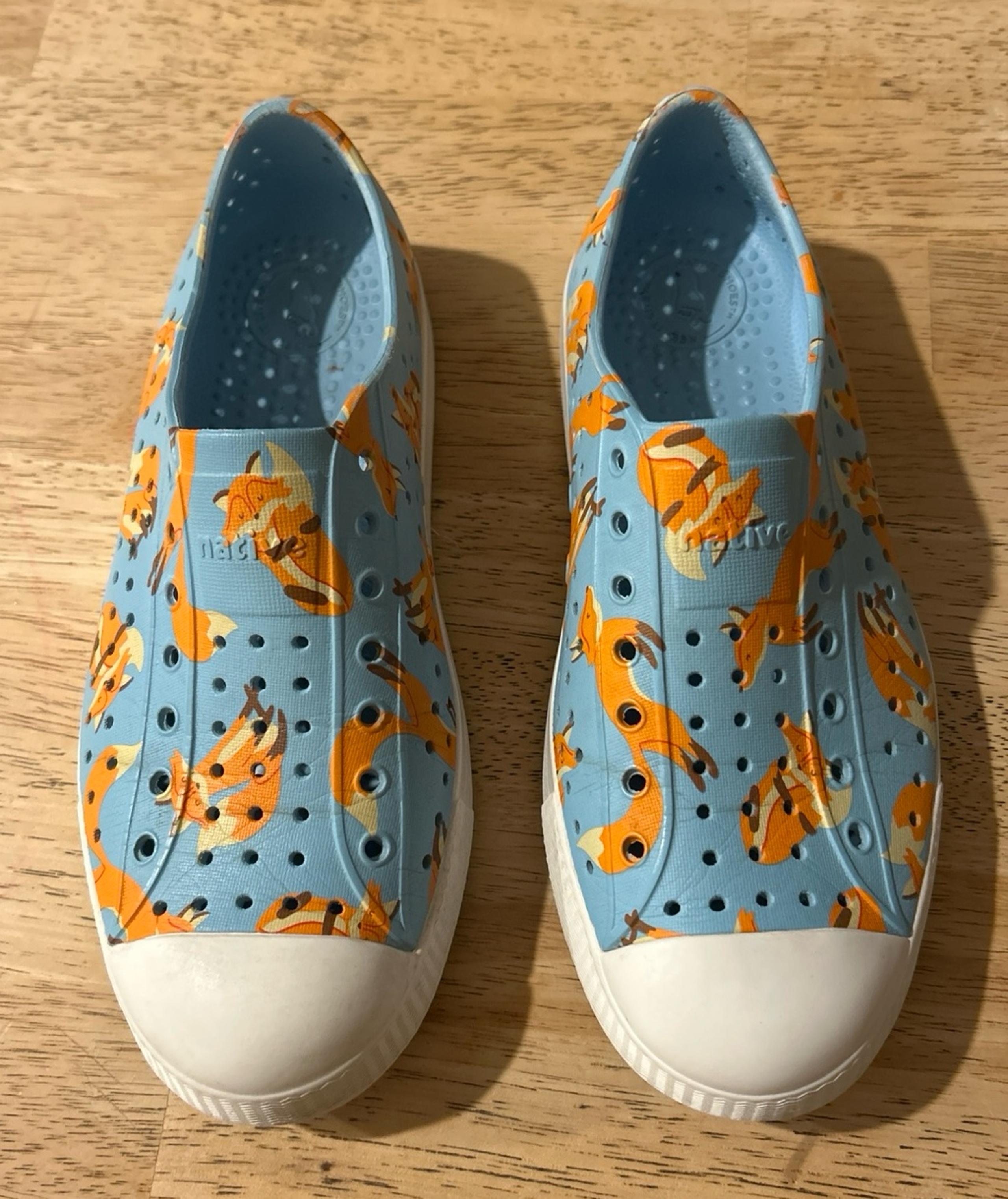 Native Jefferson, Size J4, Color Light Blue, Orange, Yellow.