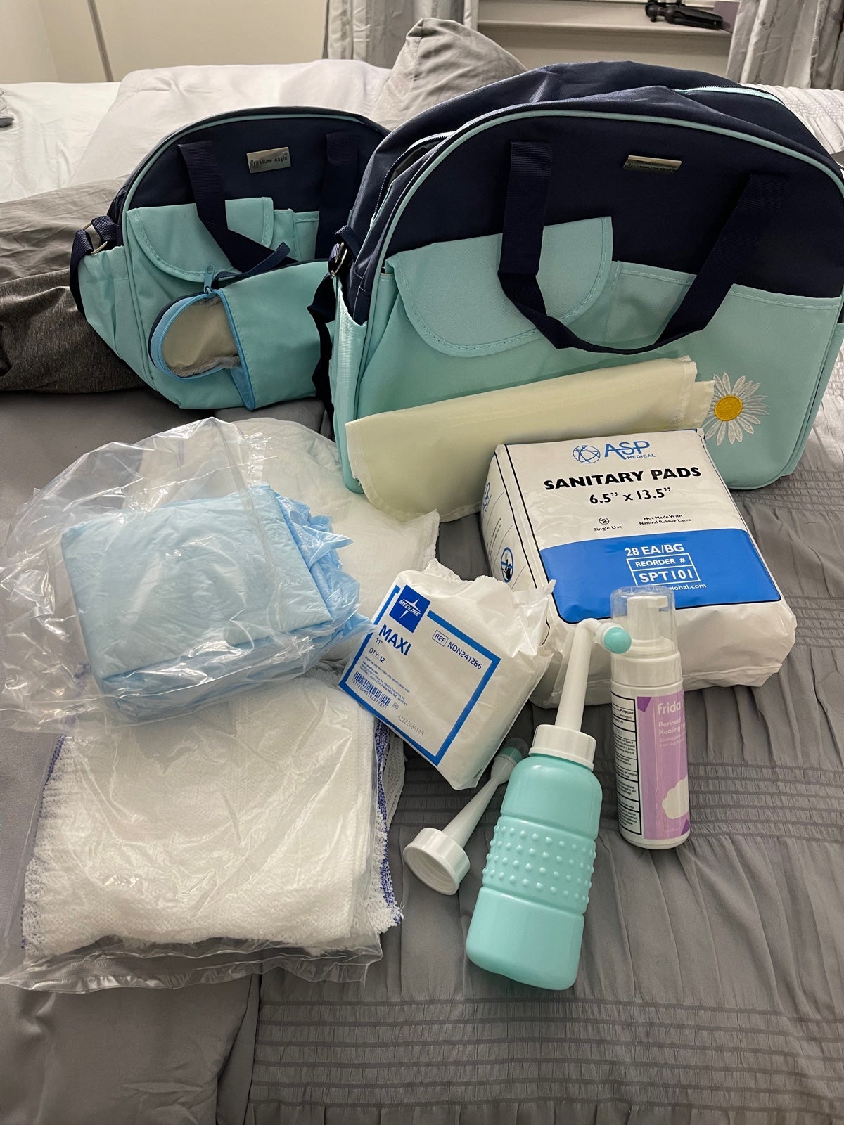 Pre packed bag for labor and delivery - New mom essentials Hospital bag
