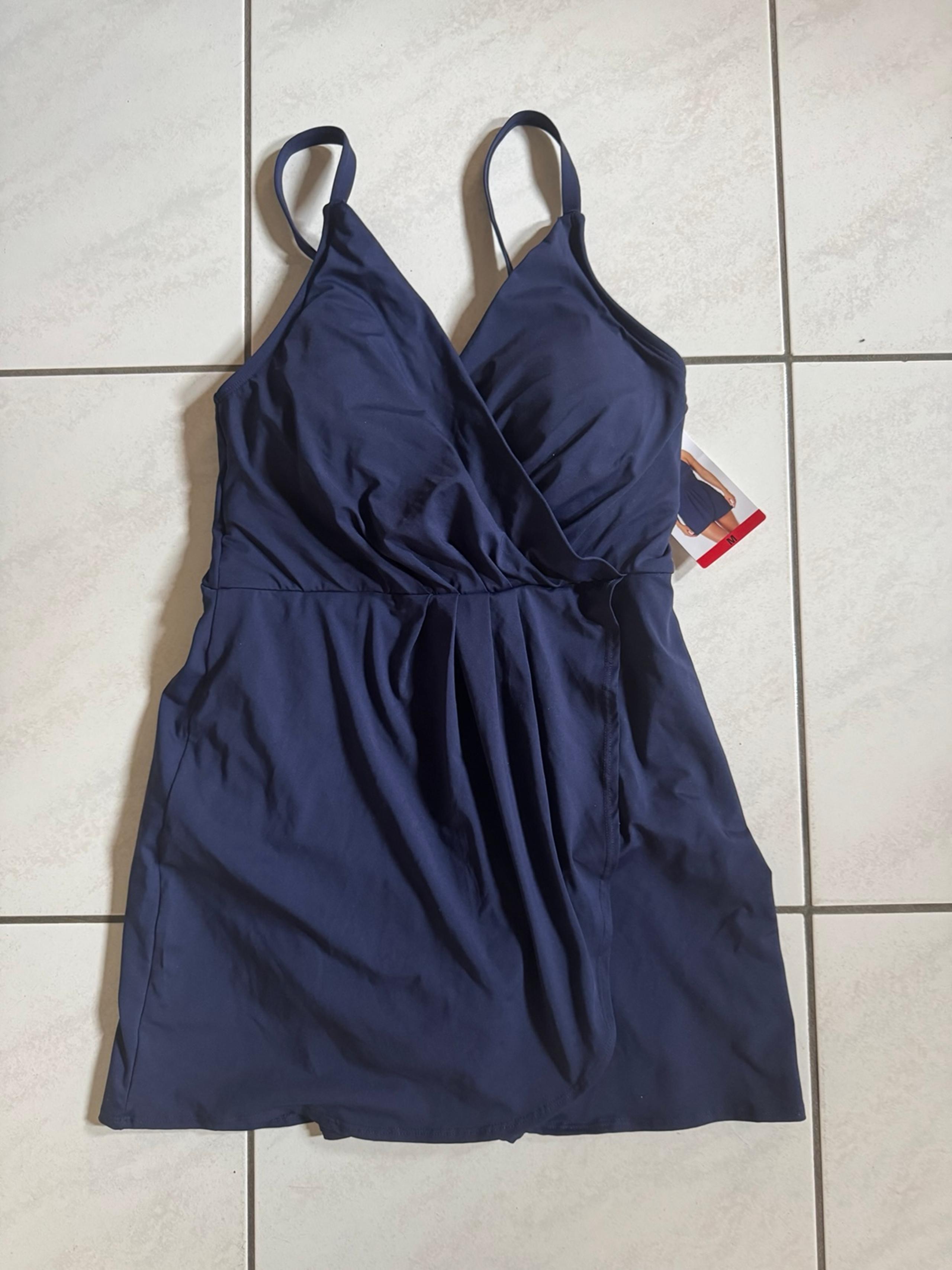 Lands’ End V-neck Tulip Wrap Swim Dress One Piece Swimsuit. NWT. SIze: Medium