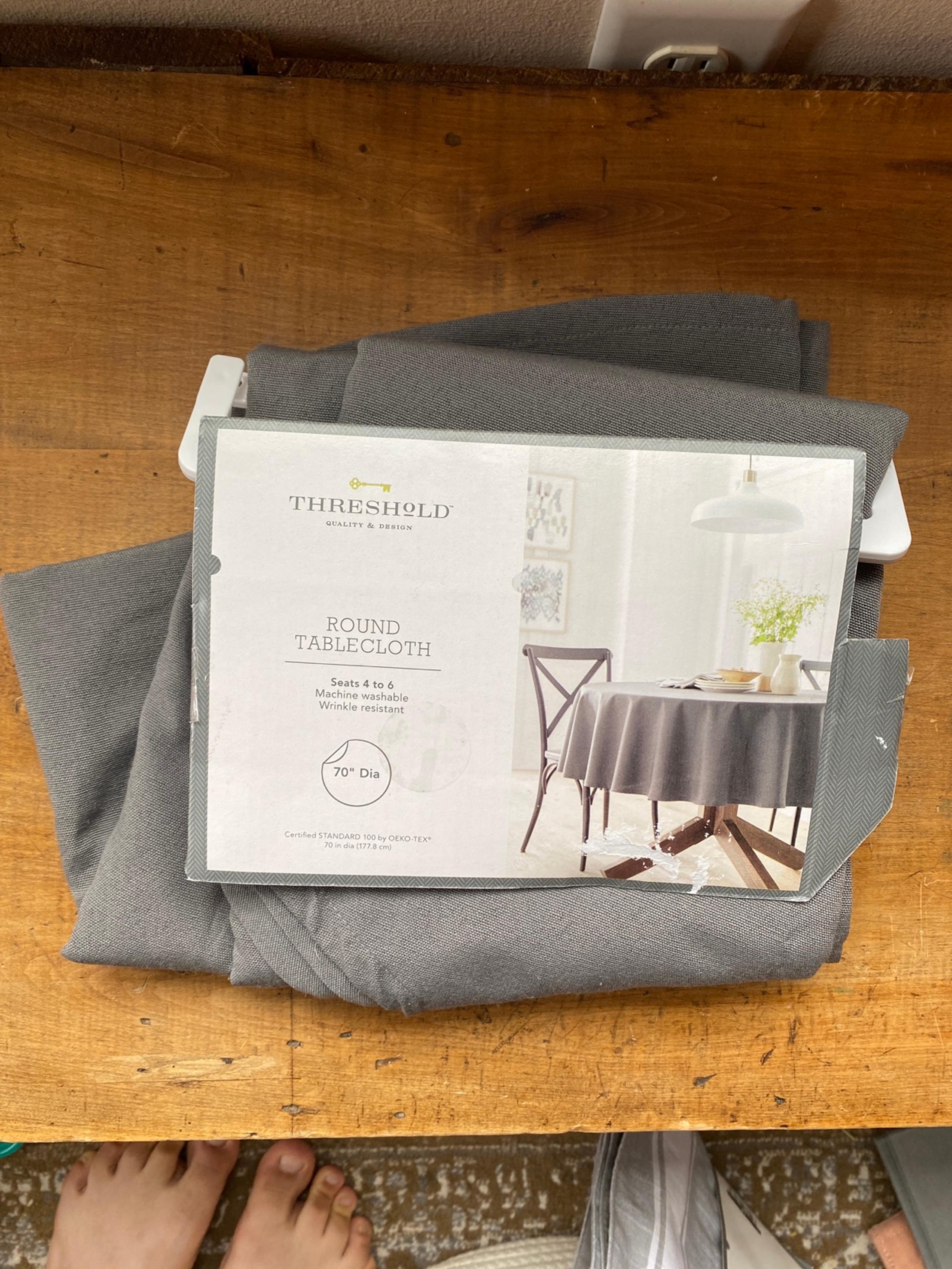 Threshold round tablecloth