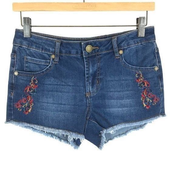NWT Womens Size Small Romeo & Juliet Floral Filigree Embroidered Denim Shorts