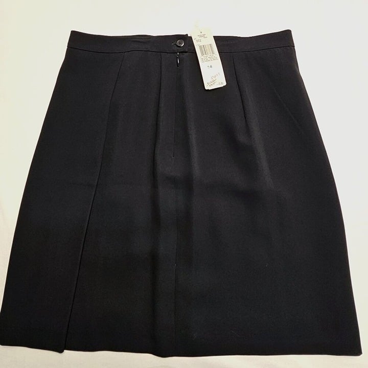 Jones New York - NWT - Pleated Black Skirt Size 14 (135-19)