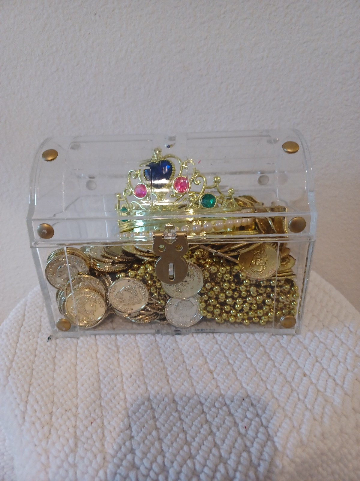 Decortive plastic coins & crown & little trunk case