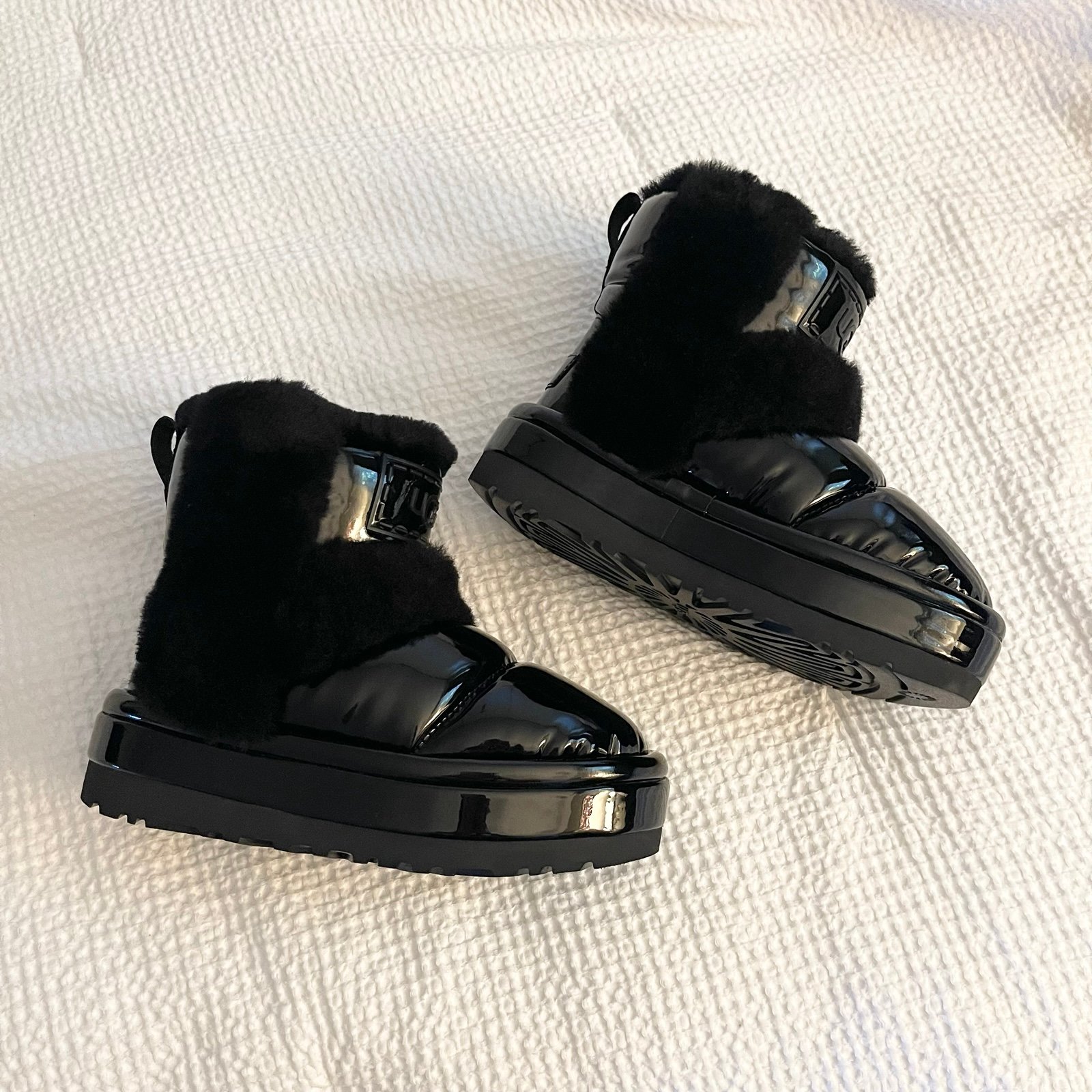 Ugg Classic Chillapeak Shine warm winter snow boots