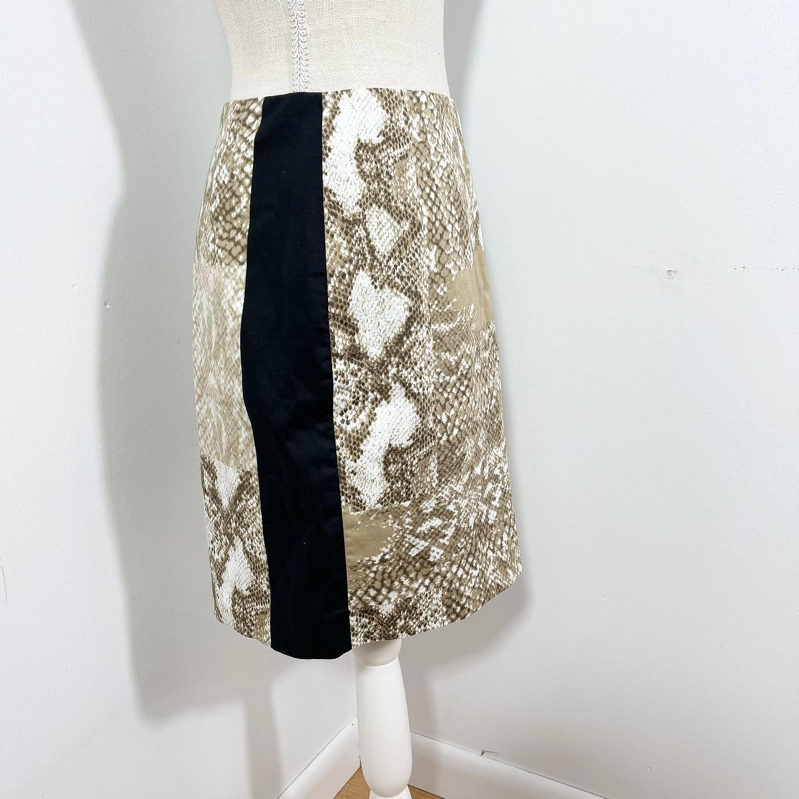 Tahari  snakeskin mini skirt size 2