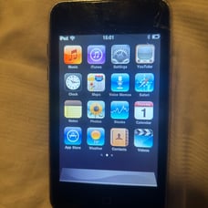 Apple iPod Touch 8G Model A1288 2nd Generation Silver Good Condition