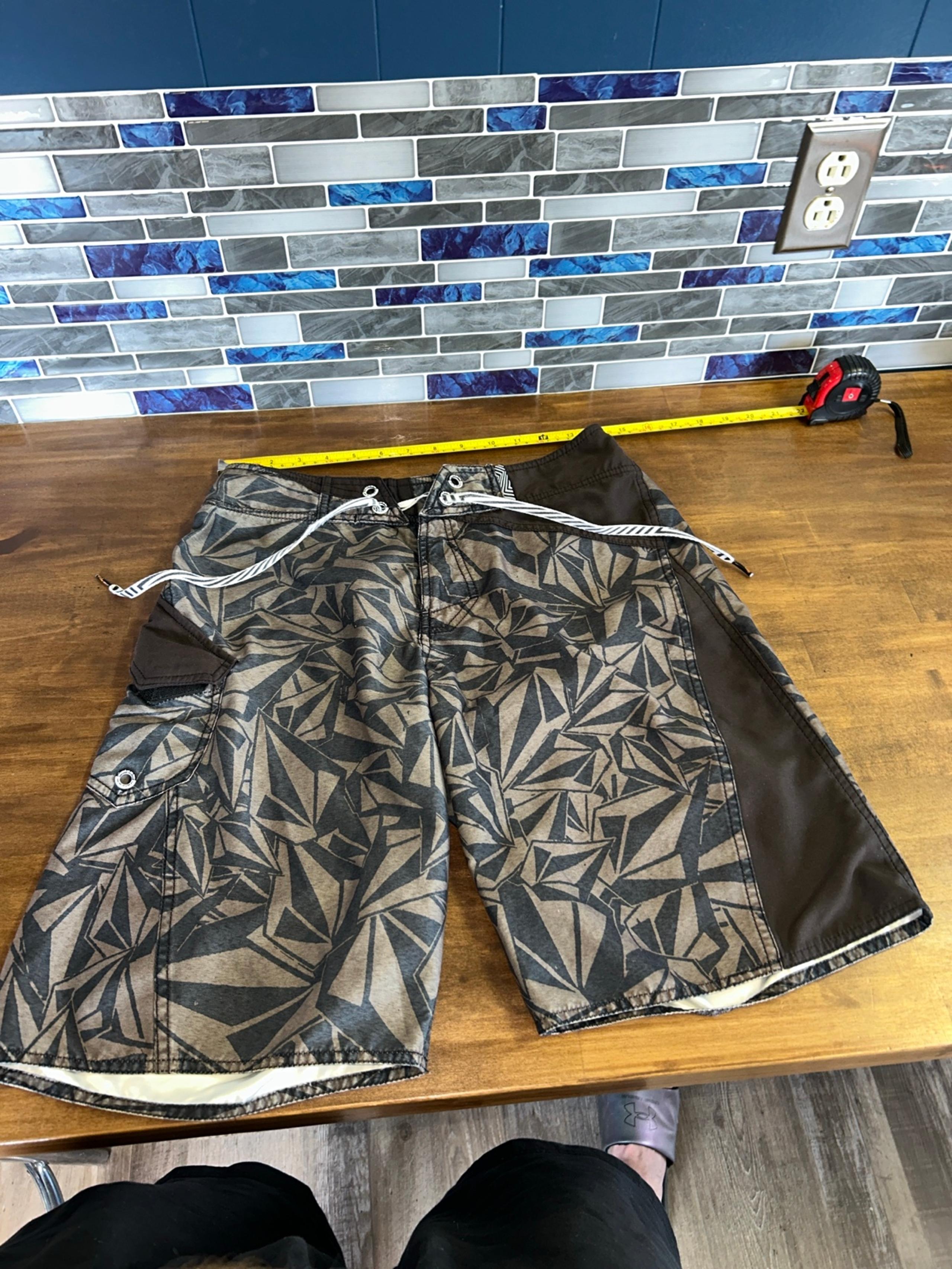 Volcom Mod Tech Board Shorts Swim Trunks Mens Size 28 with pocket