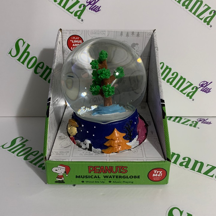 Peanuts Charlie Brown Christmas Tree Musical Waterglobe Water Globe Linus & Lucy