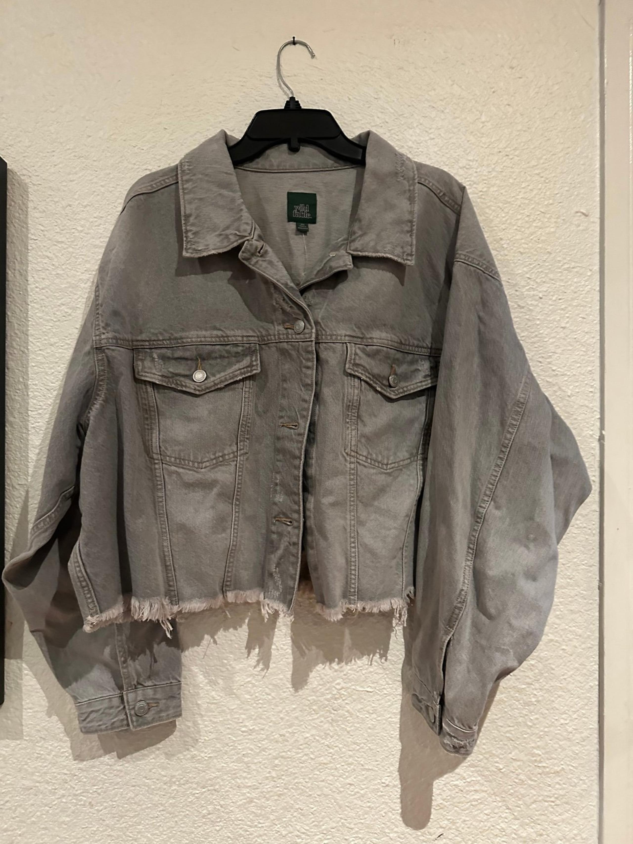 Women’s cropped denim trucker style jacket (XXL)