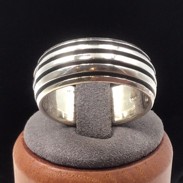 Men’s Band Ring Striped Texture 9.3 Gms Size 11.75 New