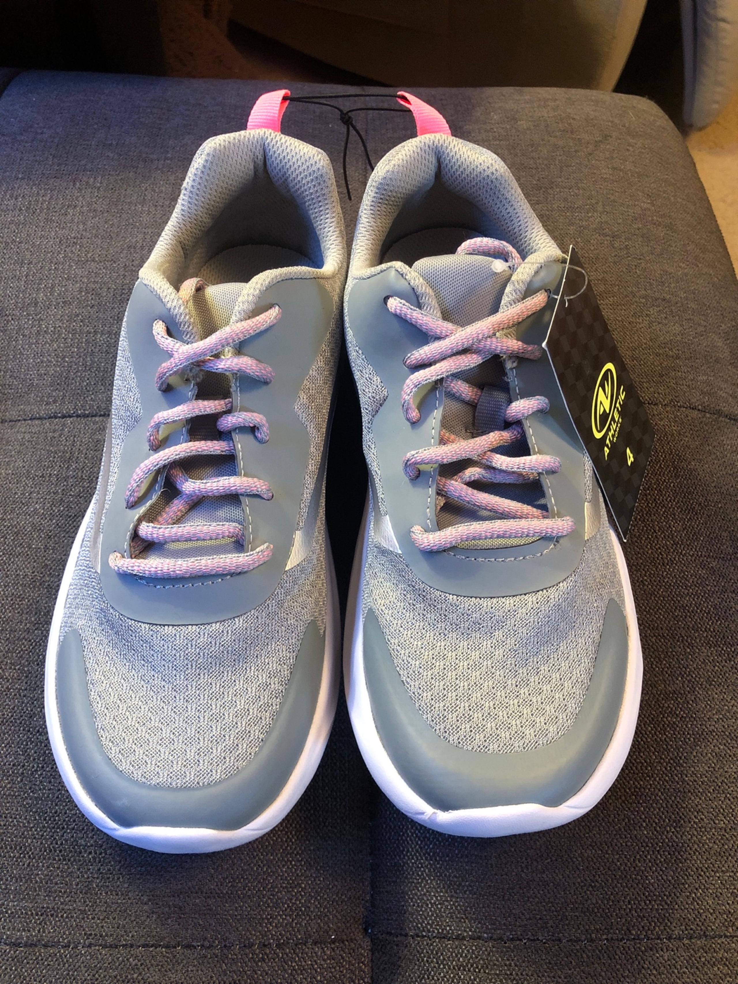 Girls sneakers size 4
