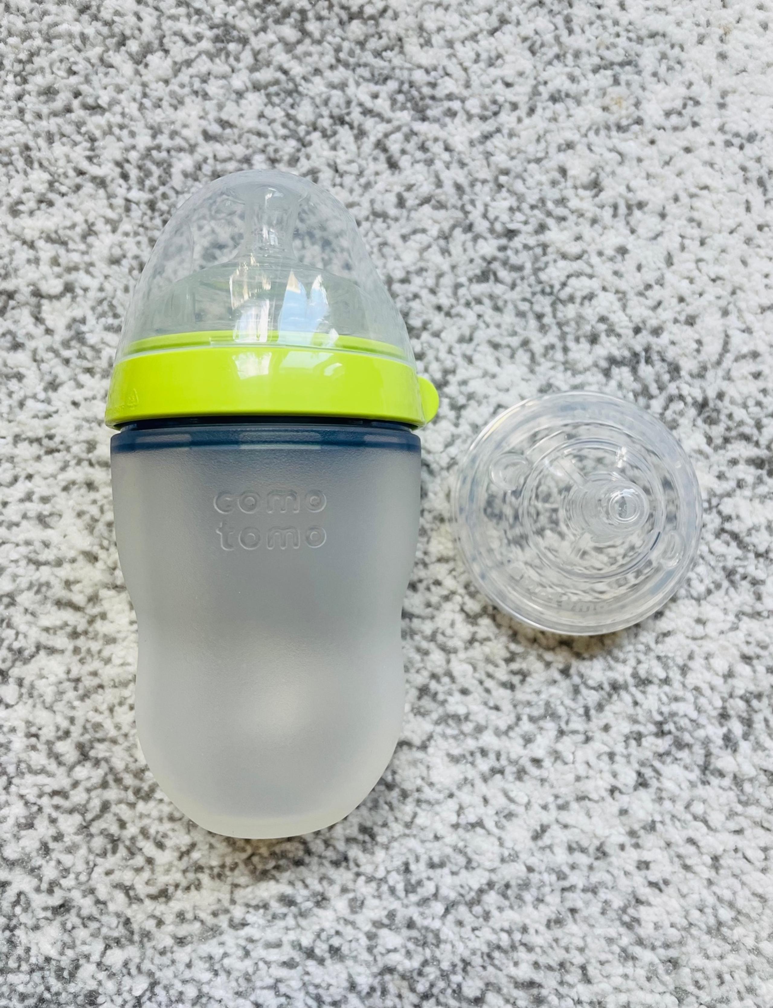 Comotomo 8oz/240ml baby bottle with an extra nipple NEW