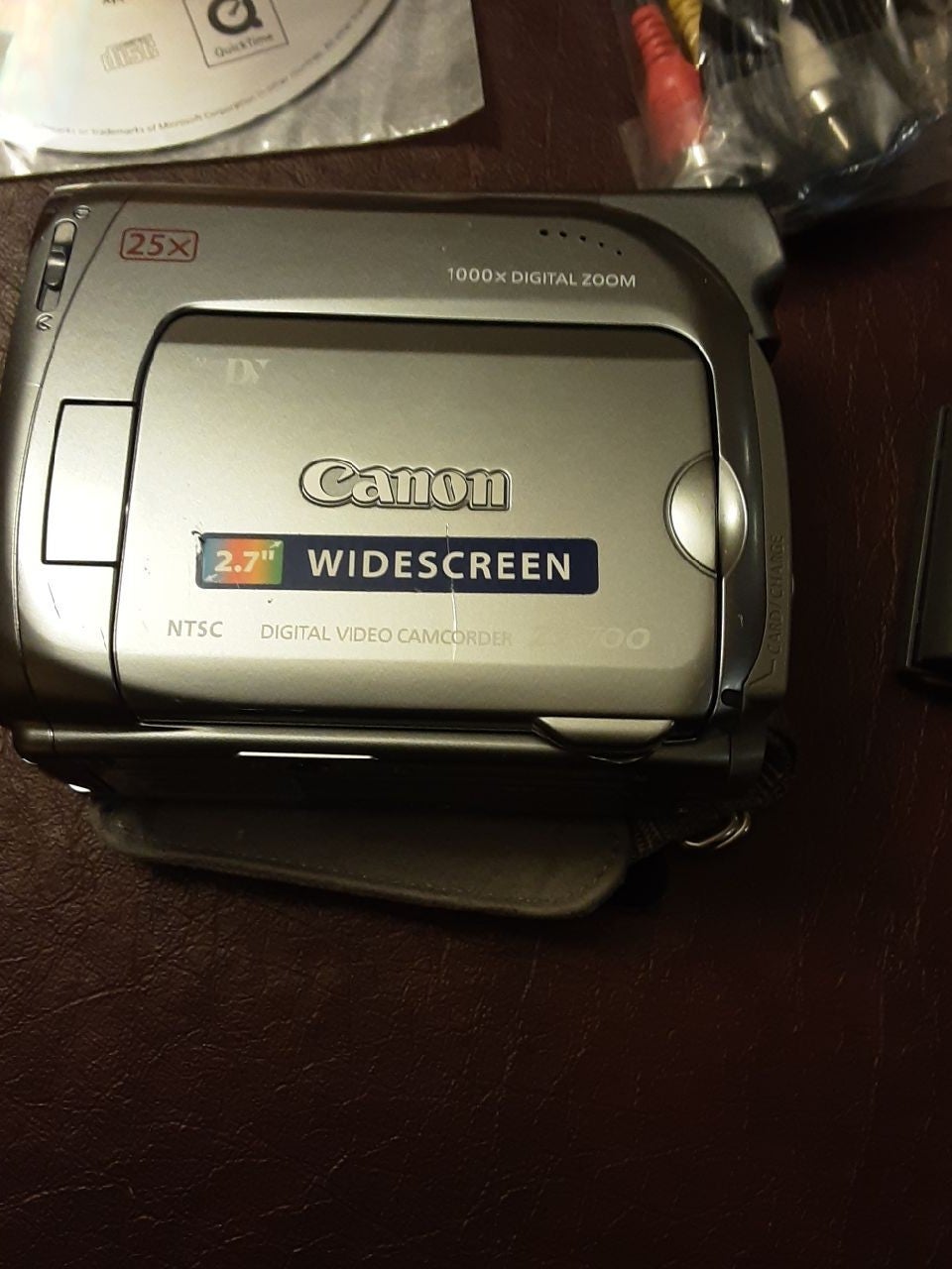 Canon zr700 kit
