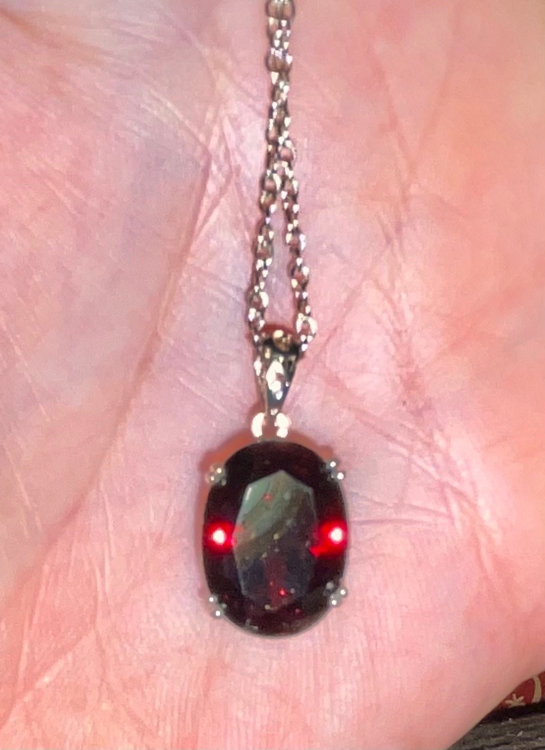 ***RICH COLOR OVAL GARNET NECKLACE***