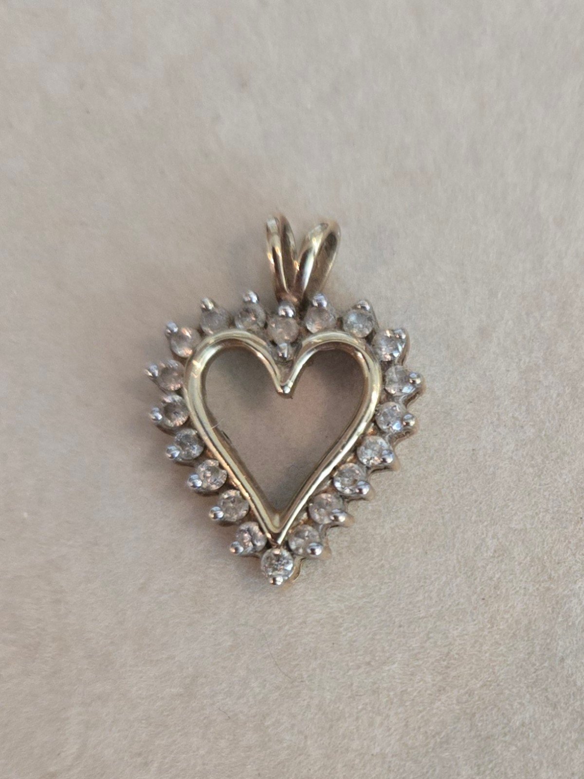 10k Yellow Gold 20-Diamond Open Heart Pendant_2.13g
