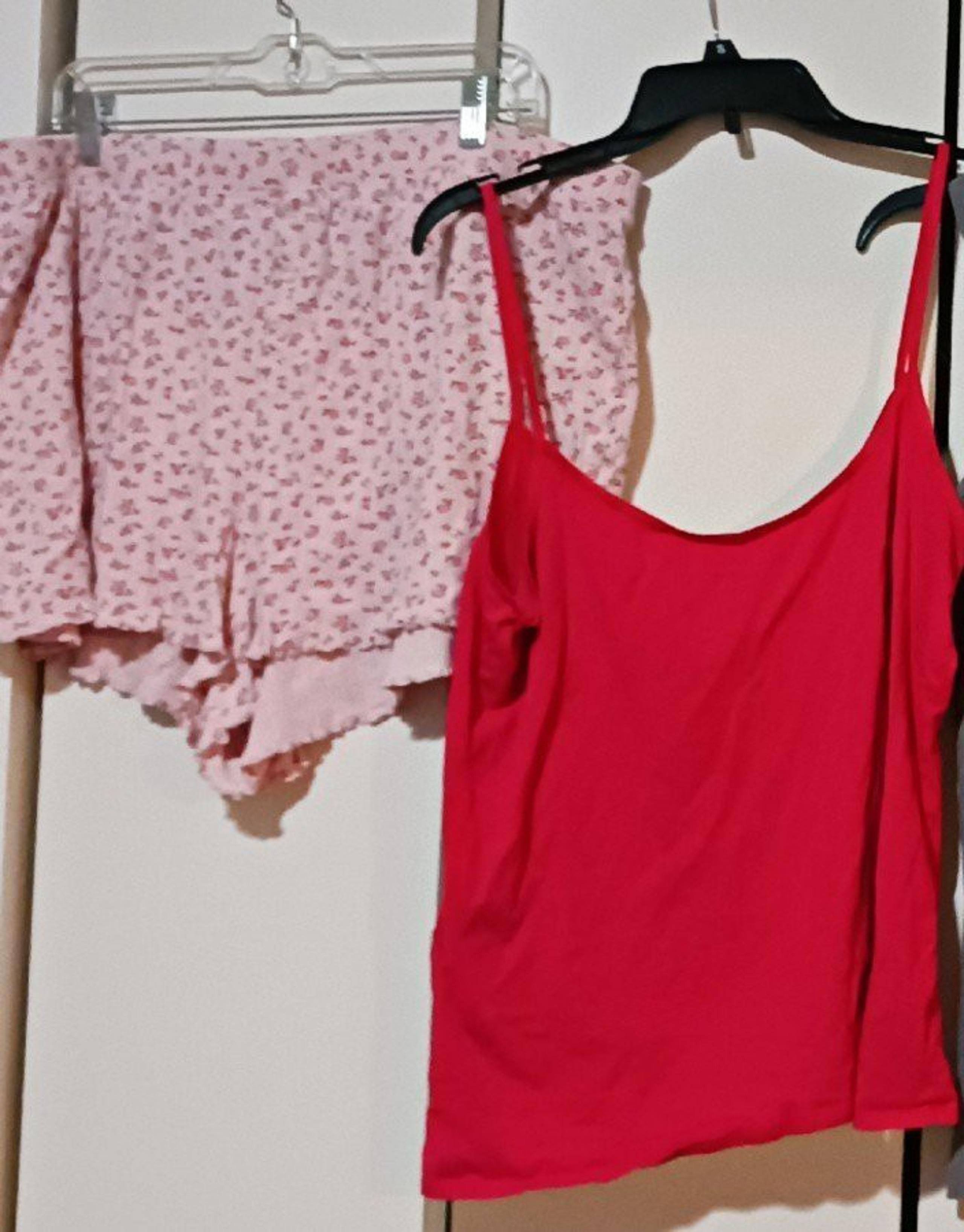 Old Navy Tank Top/Cami & Pointelle Ditsy Rose Shorts Lounge/Pajama Set