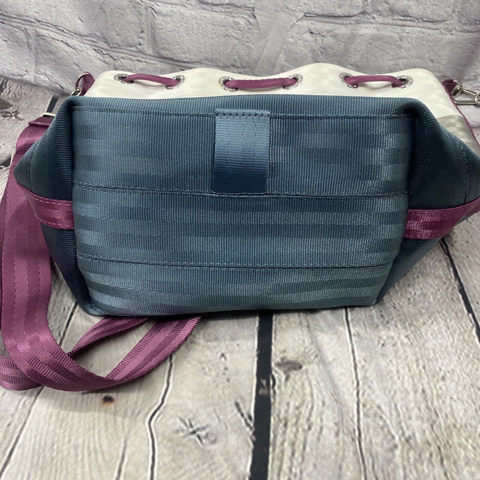 Harveys California Hopper Drawstring Bag Purse Seatbelt Ice Skates