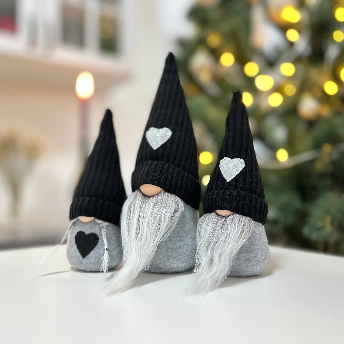 Simplified family office decoration, dwarf couple