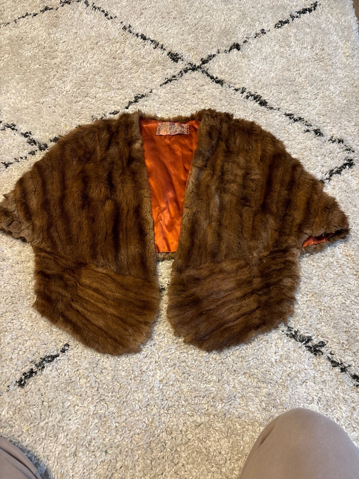 Vintage Agnes shops fur