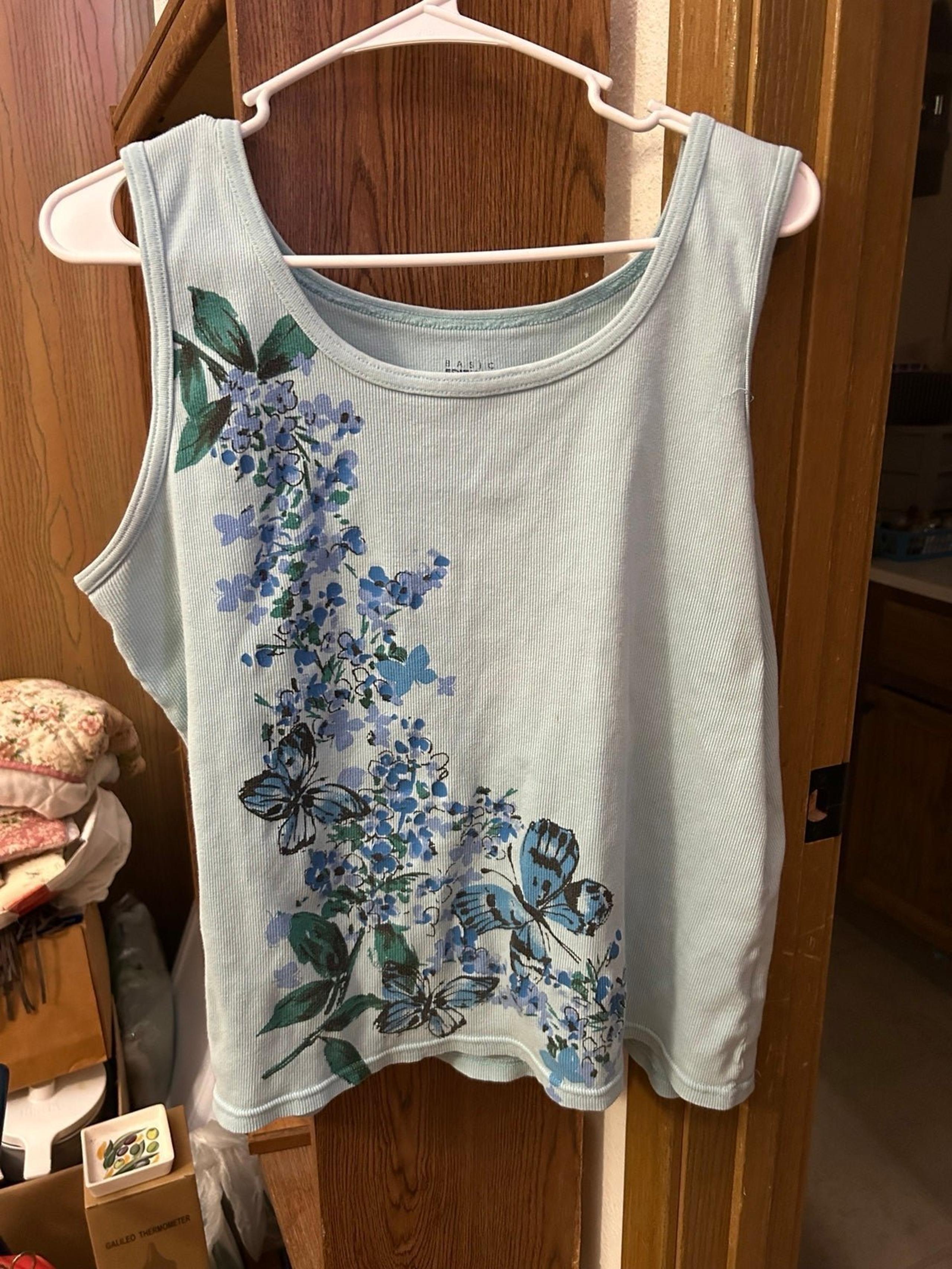 Women’s Basic Editions butterfly/Floral  tank top