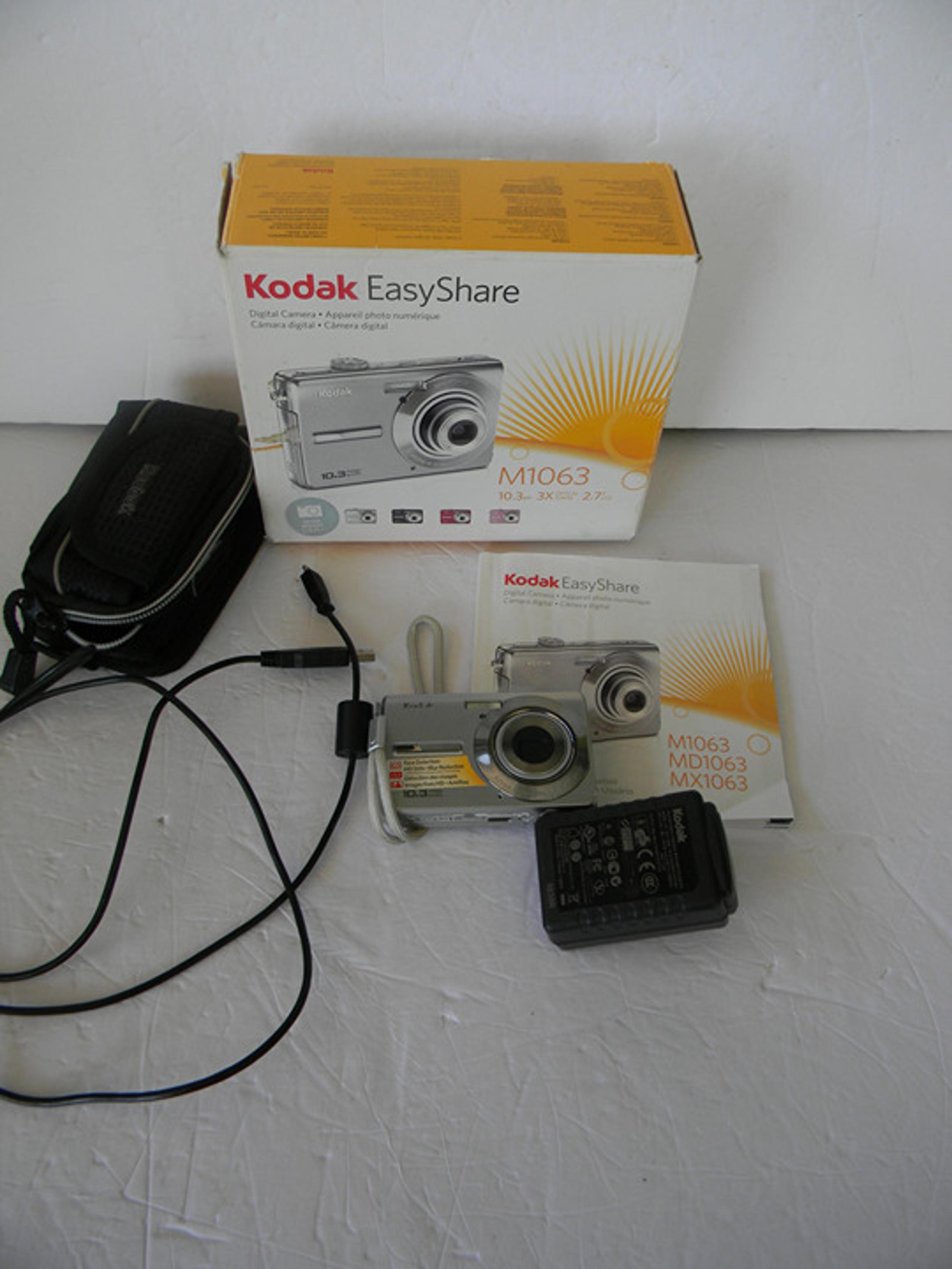 Kodak Easyshare M1063 Digital Camera Compact 10.3 MP 3X Zoom **PARTS ONLY