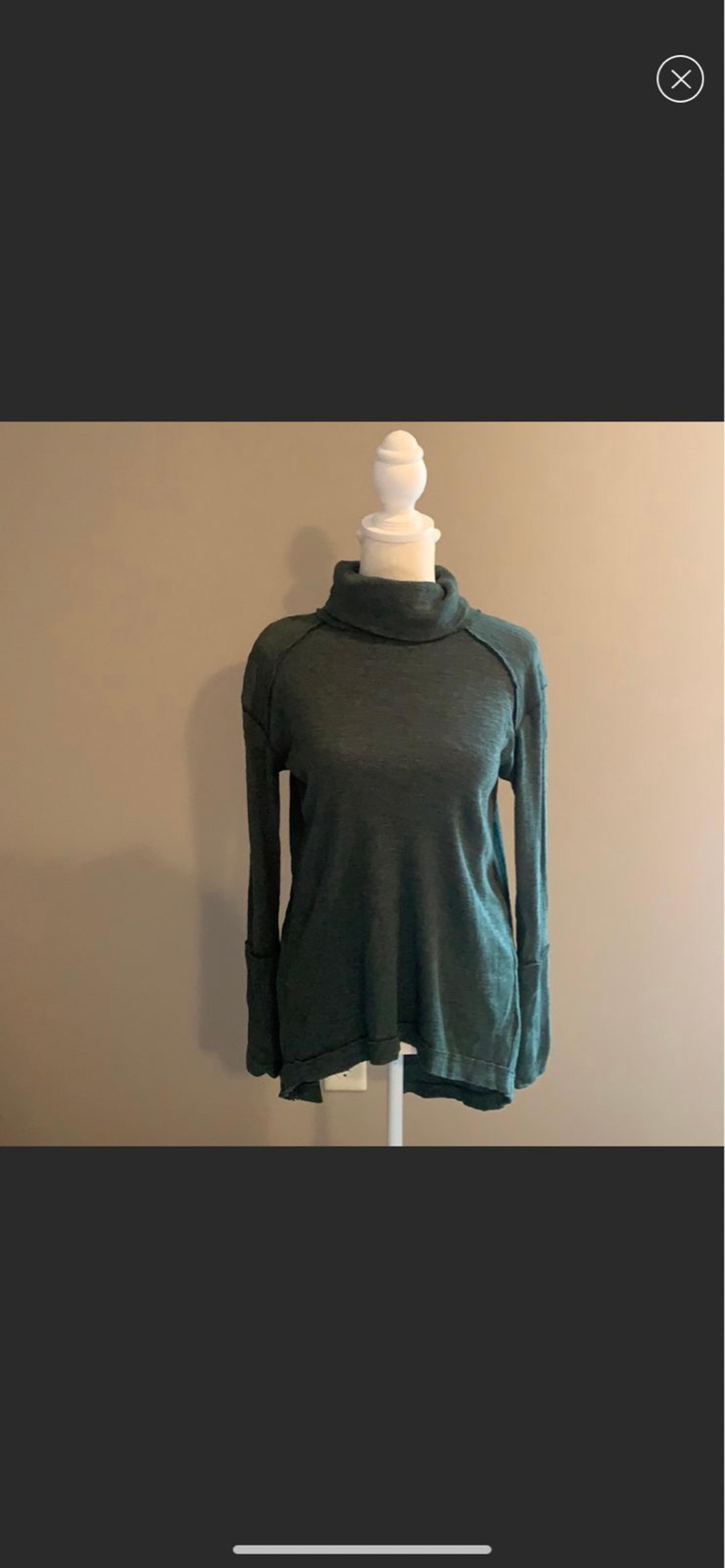 We the Free - Turtleneck - Like New