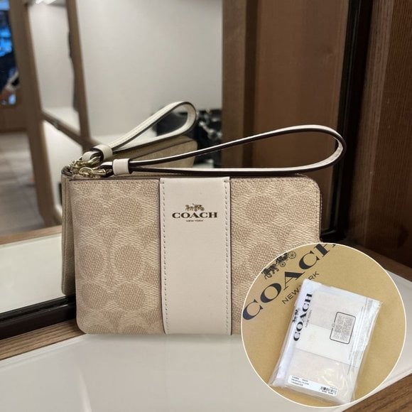 COACH CORNER ZIP WRISTLET IN SIGNATURE CANVAS WITH STRIPE CW854 IMXDM