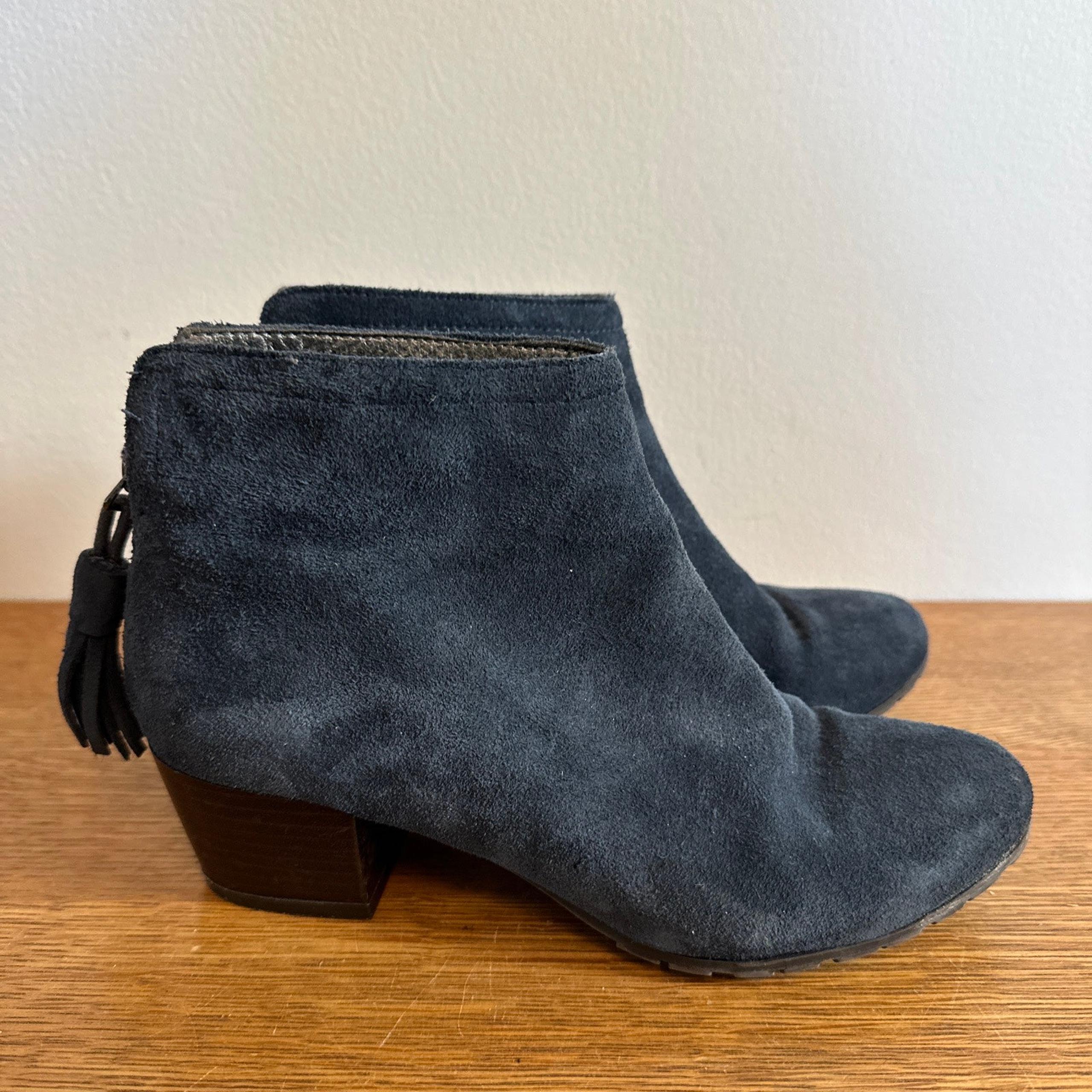 Reaction By Kenneth Cole booties blue suede women’s size 6