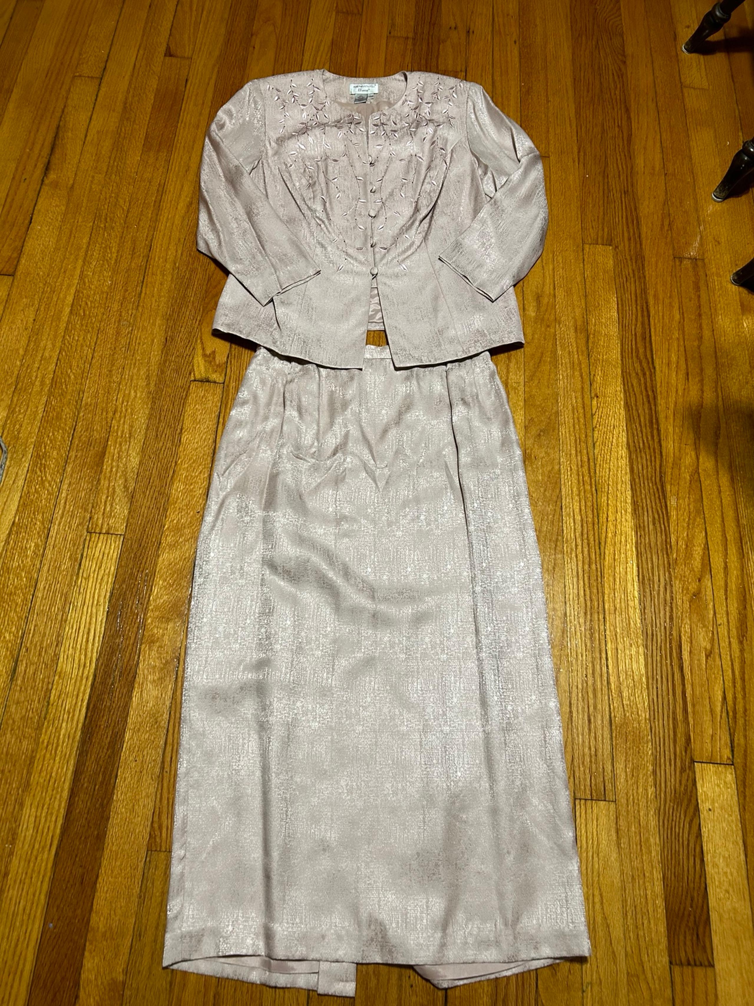 Adrianna Papell Vintage 100% silk 2-piece  Skirt Suit Size 14W Light Lavender