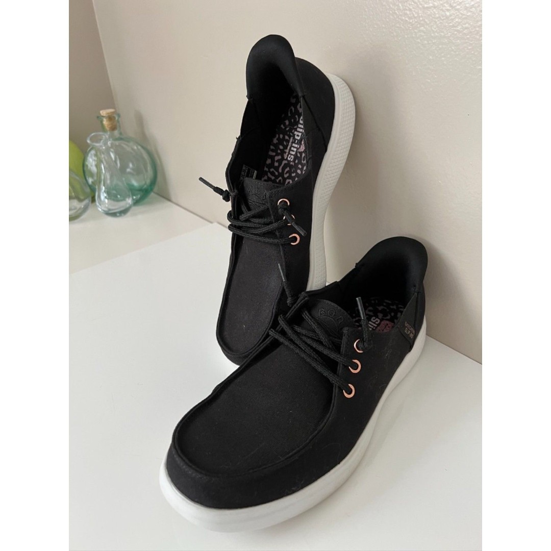 Bobs' Skechers Skip Cute Spot Twist Slip-Ins. Size 8.